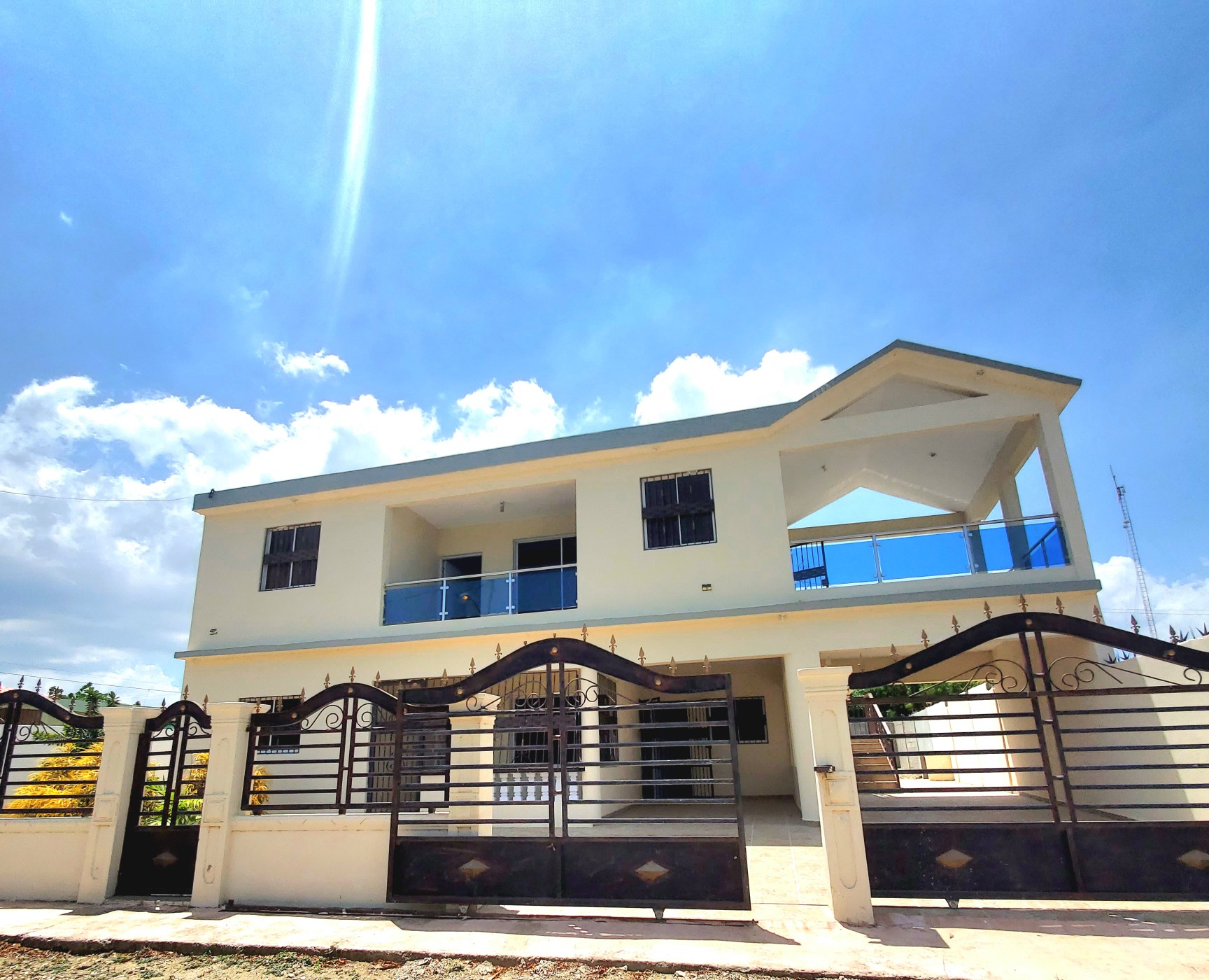 casas - Casa en Montecristi, si esta buscando un lugar para vivir e invertir aquí está 