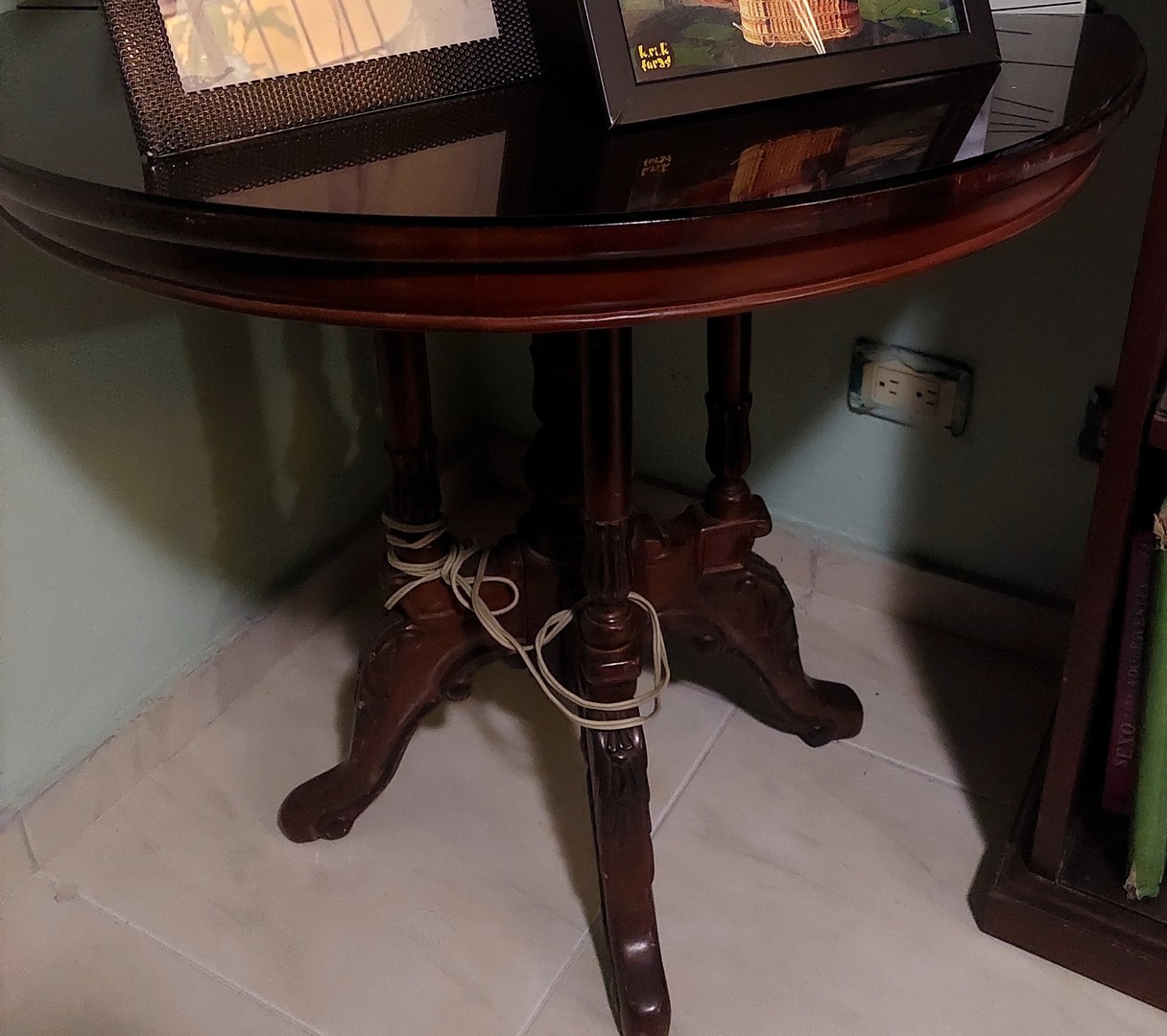 muebles y colchones - Mesa en caoba con lámpara en vitral 