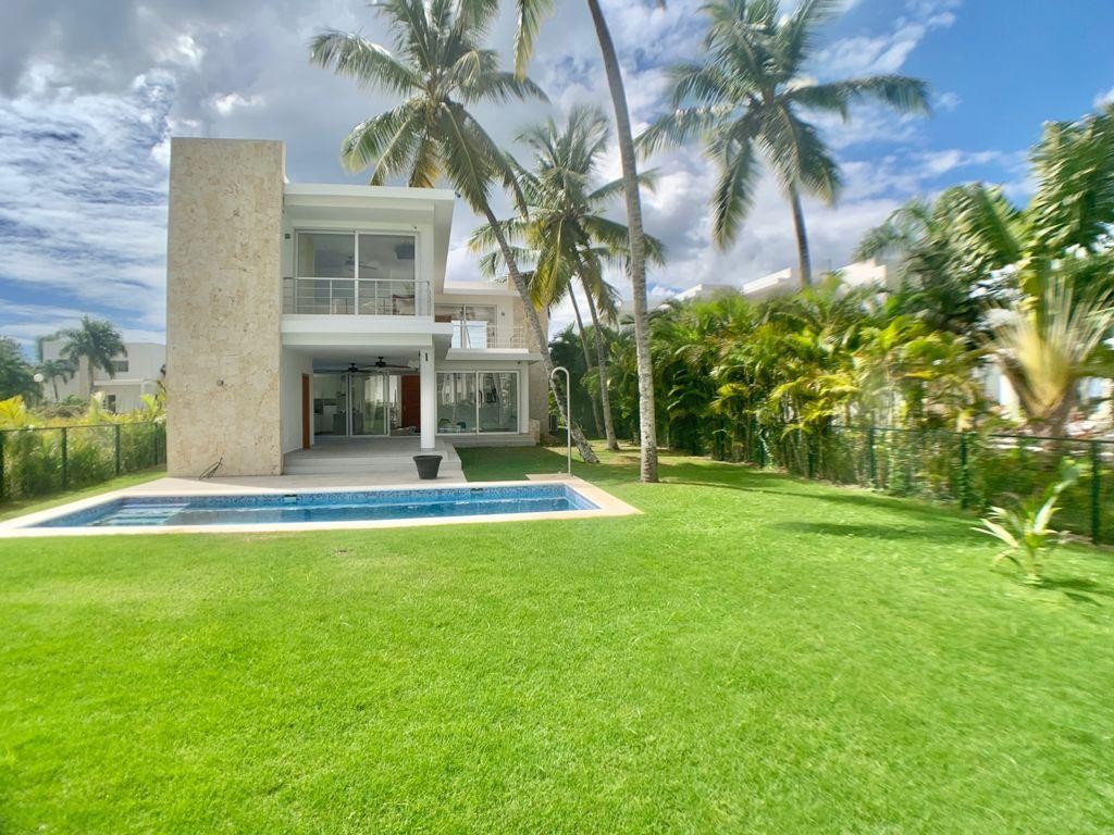casas vacacionales y villas - Se vende Villa  en Playa Nueva Romana 4