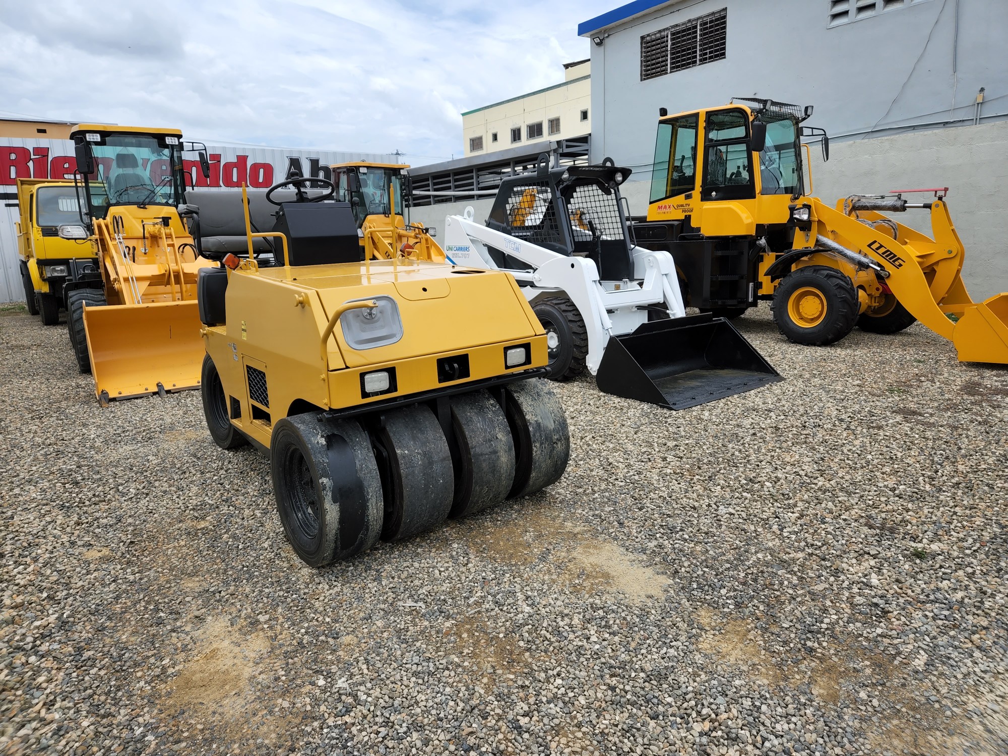 otros vehiculos - Montacarga, pala, motosoldadora, bobcat, minicargador, brazo hidraulico, rodillo 3