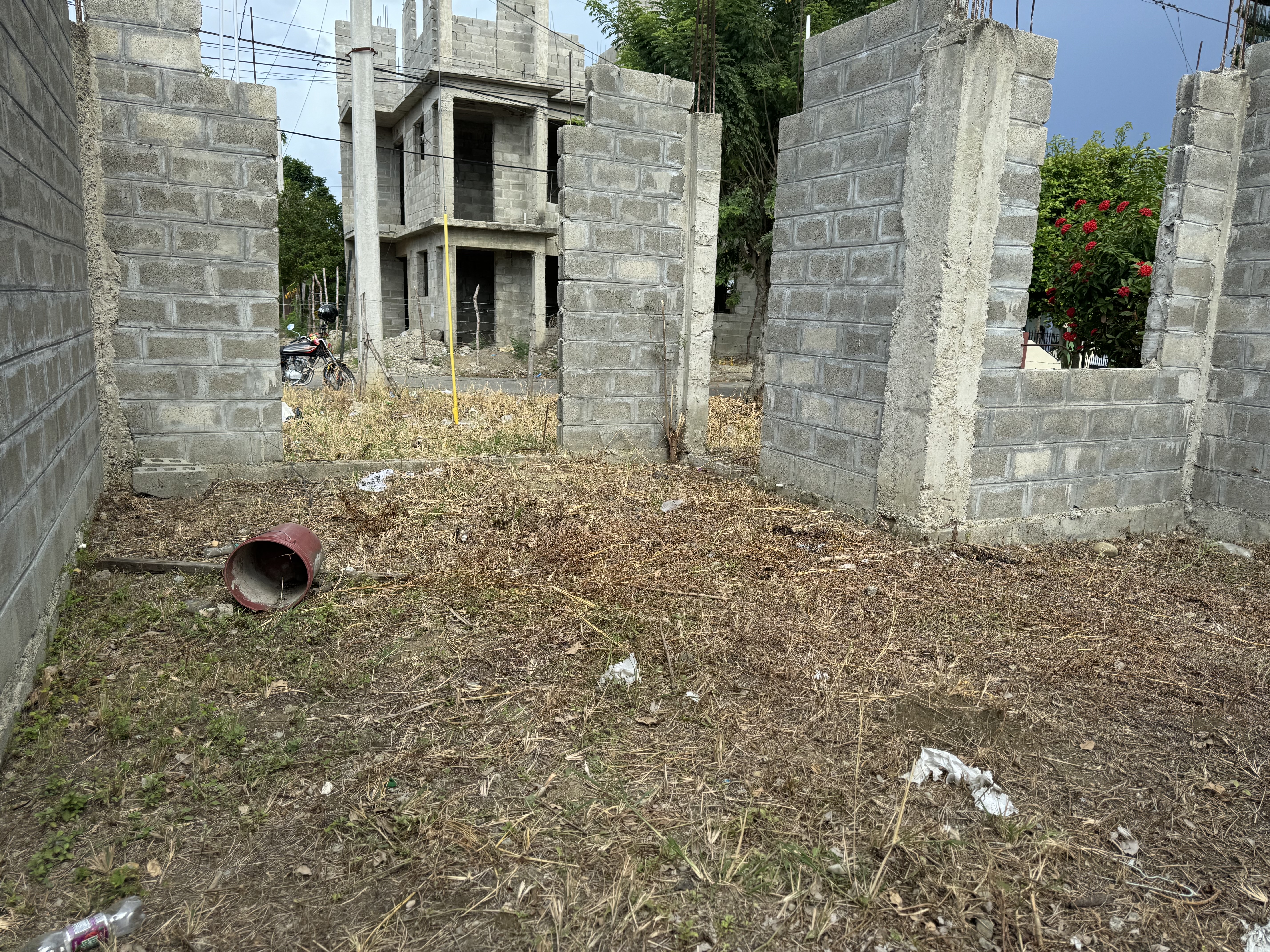 solares y terrenos - vendo hermoso terreno en monte adentro  2