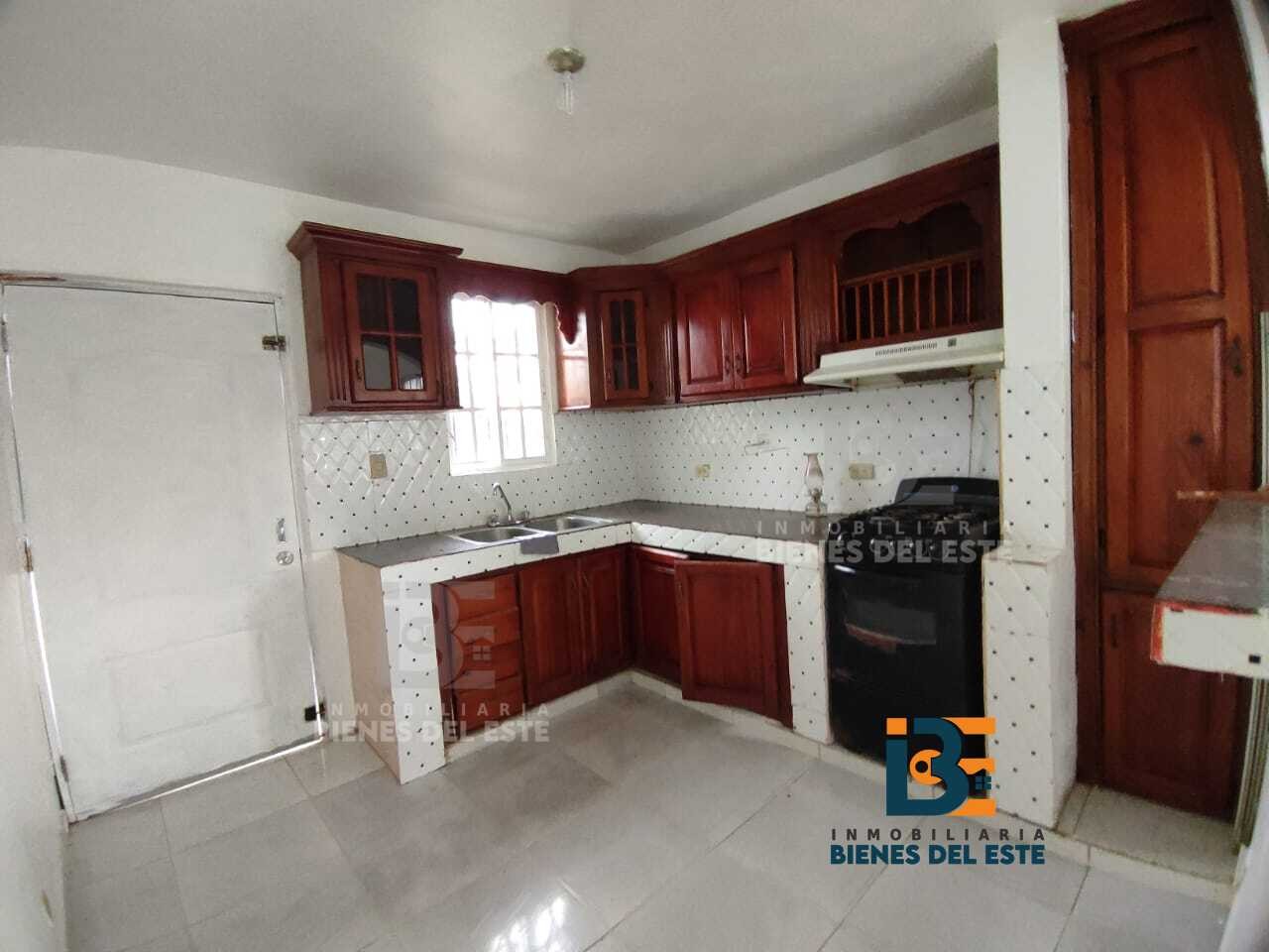 casas - Hermosa Casa de Dos Niveles con Amplio Patio.De venta. 1