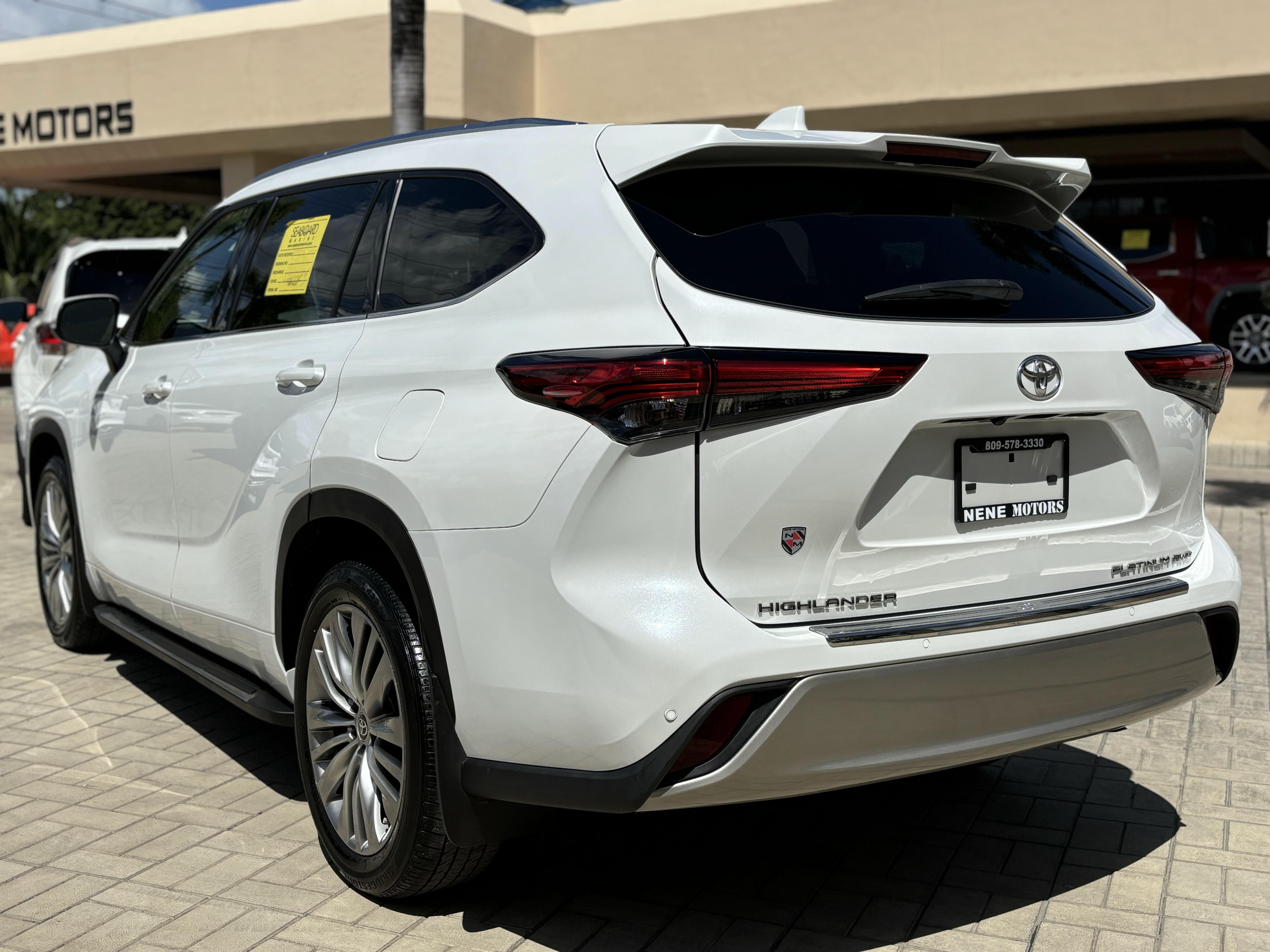 jeepetas y camionetas - Toyota Highlander Limited Platinum 4x4 año 2022 3