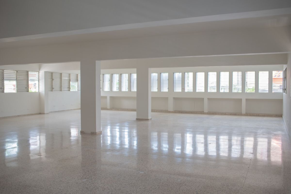 oficinas y locales comerciales - 2do Piso 250 MTS En La 27 Febrero Ens. Quisqueya 1