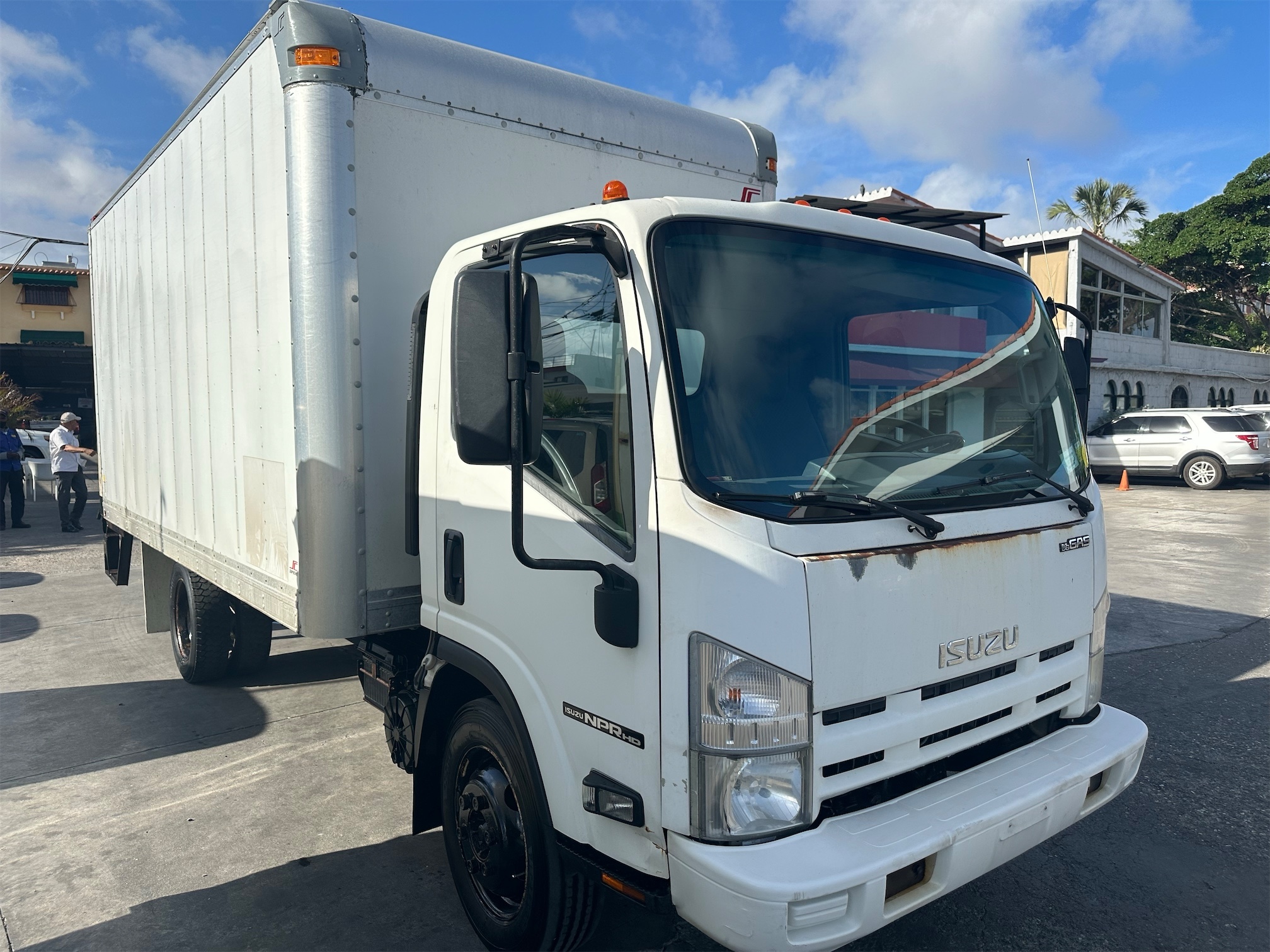 camiones y vehiculos pesados -  Se vende camion Isuzu NPR 2012, automático, gasolina. 1