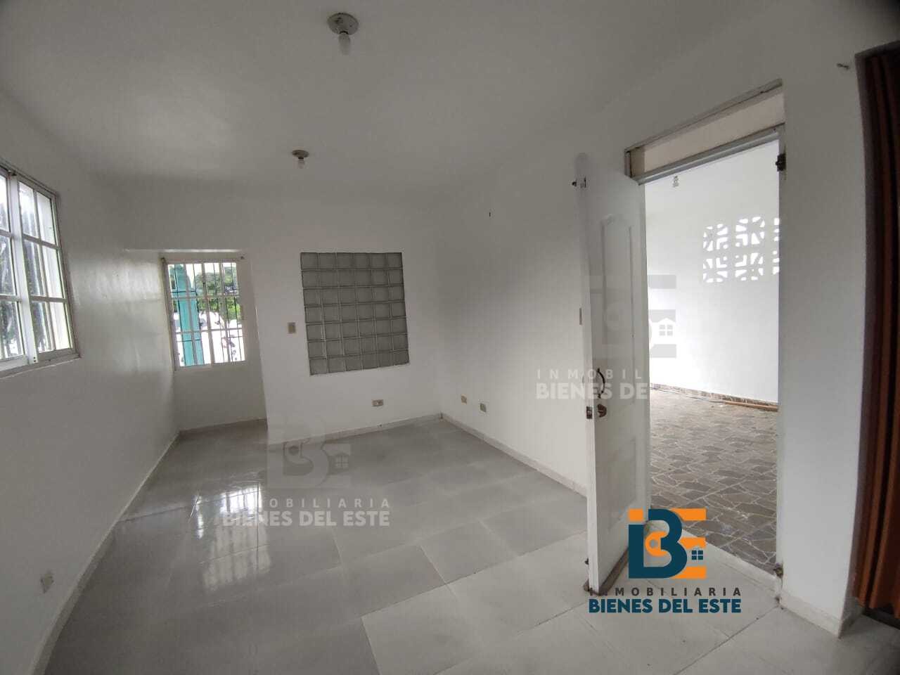 casas - Hermosa Casa de Dos Niveles con Amplio Patio.De venta. 2