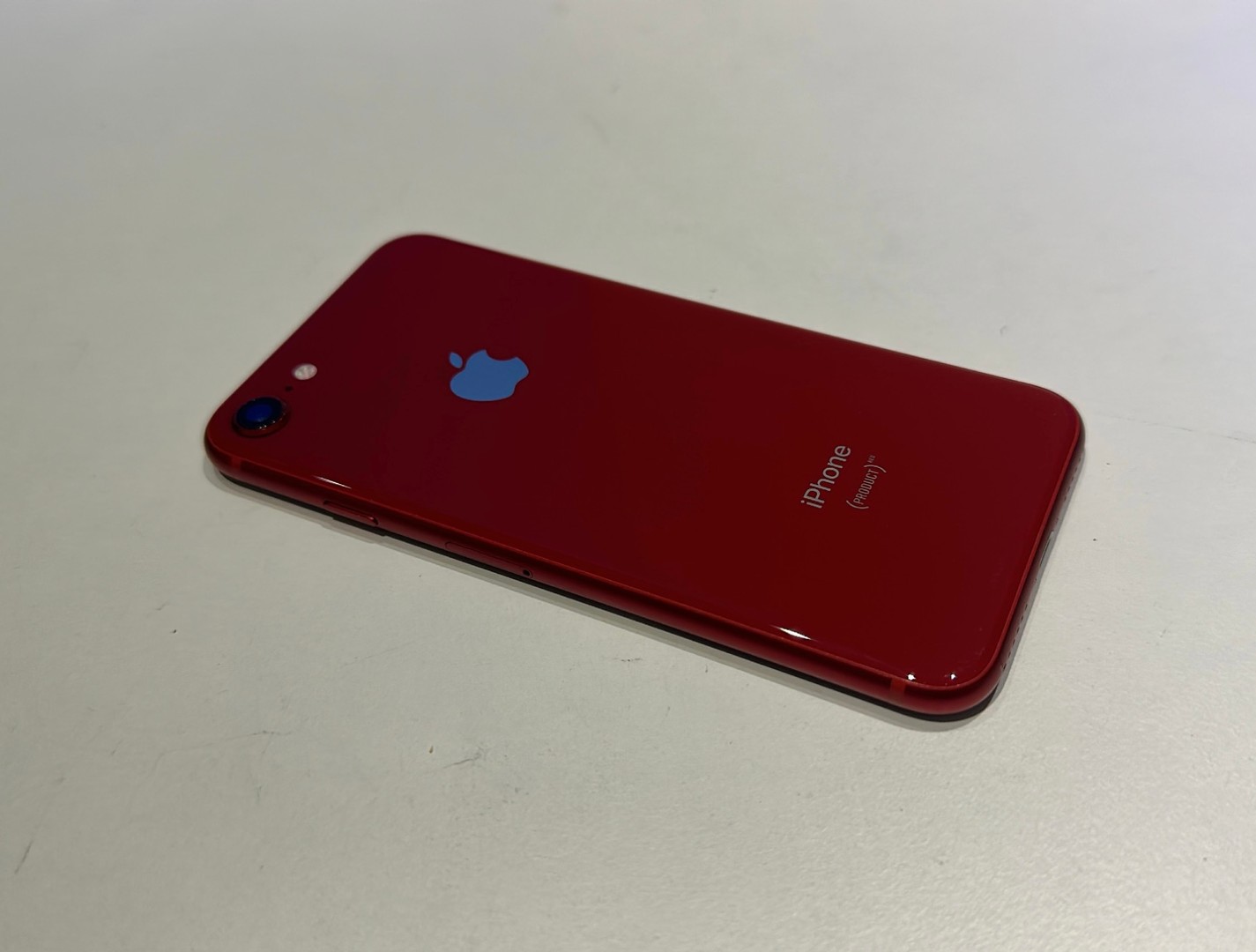 celulares y tabletas - Vendo iPhone 8 64GB Red (Product )Como Nuevo, Desbloqueado,Garantía, $ 7,500 NEG
