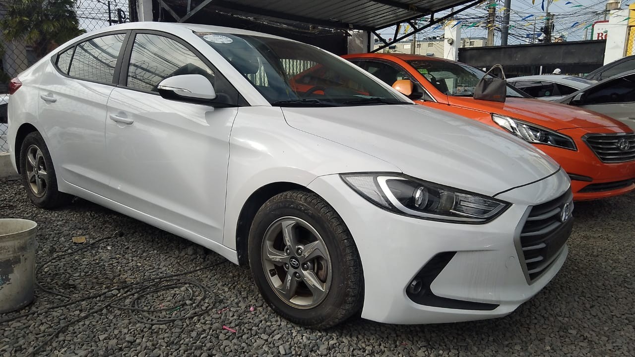 carros - HYUNDAI AVANTE 2017 BLANCODESDE: RD$705,100.00 1