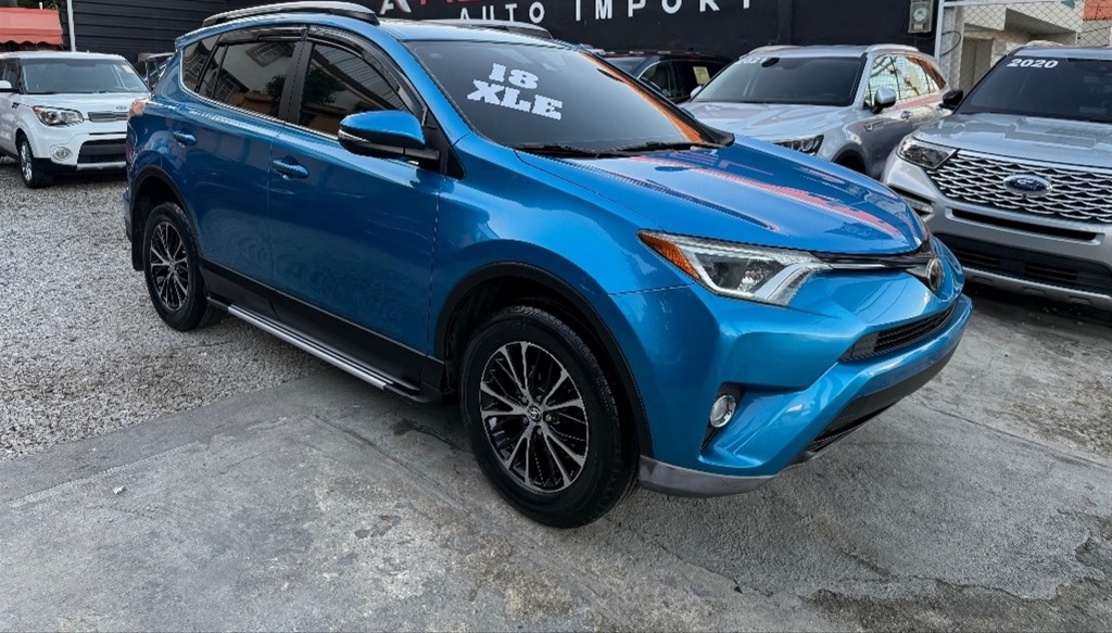 jeepetas y camionetas - 2018 Toyota Rav4 XLE 4x4  5