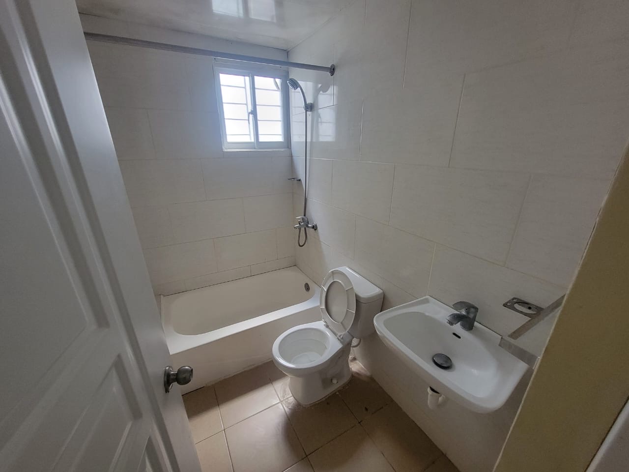 apartamentos - venta de apartamento en  charles de Gaulle Santo Domingo este de 100mts 3er piso 3