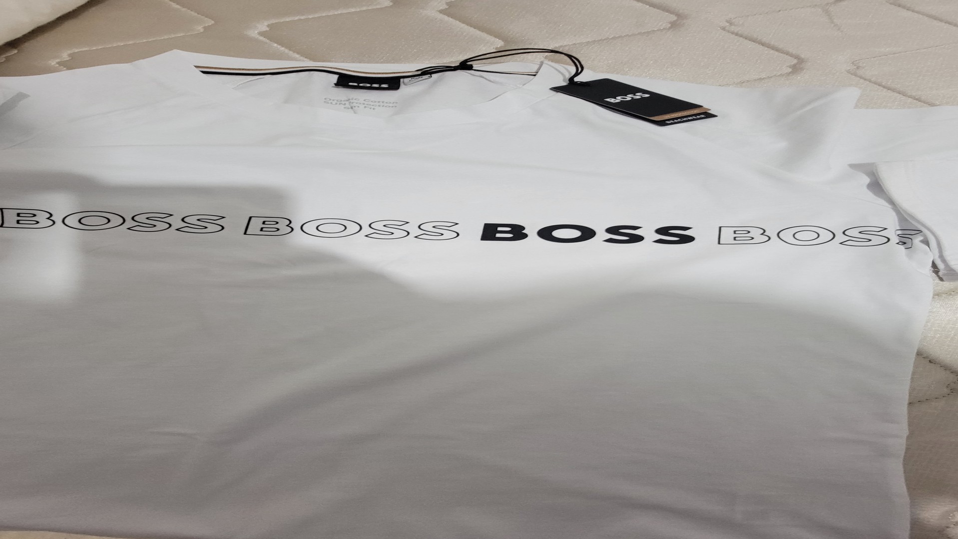 ropa para hombre - **Vendo t shirts Hugo Boss, Armani, size M, L blancos nuevos** 2
