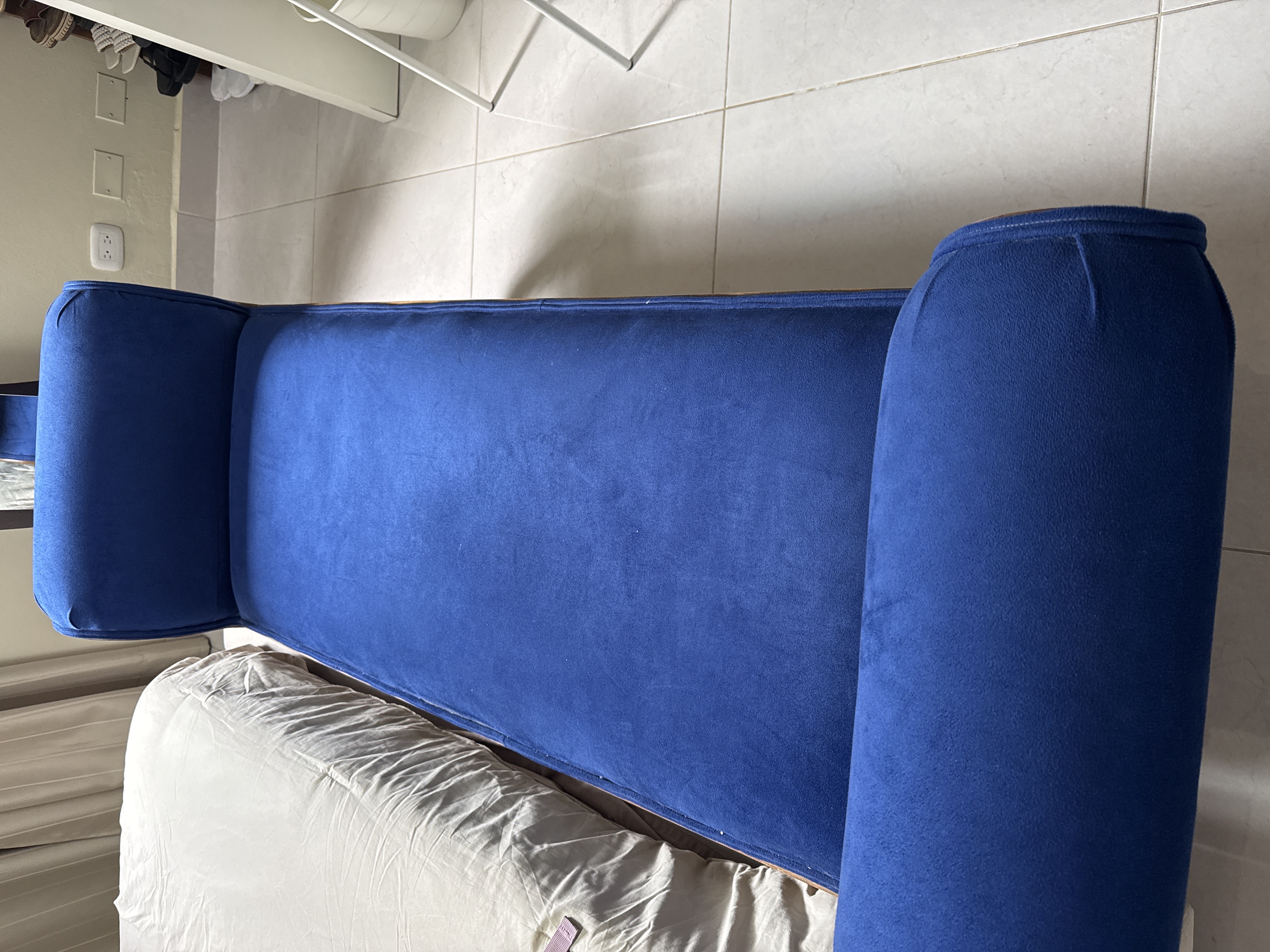 muebles y colchones - DIVAN AZUL EN EXCELENTE CONDICION 1