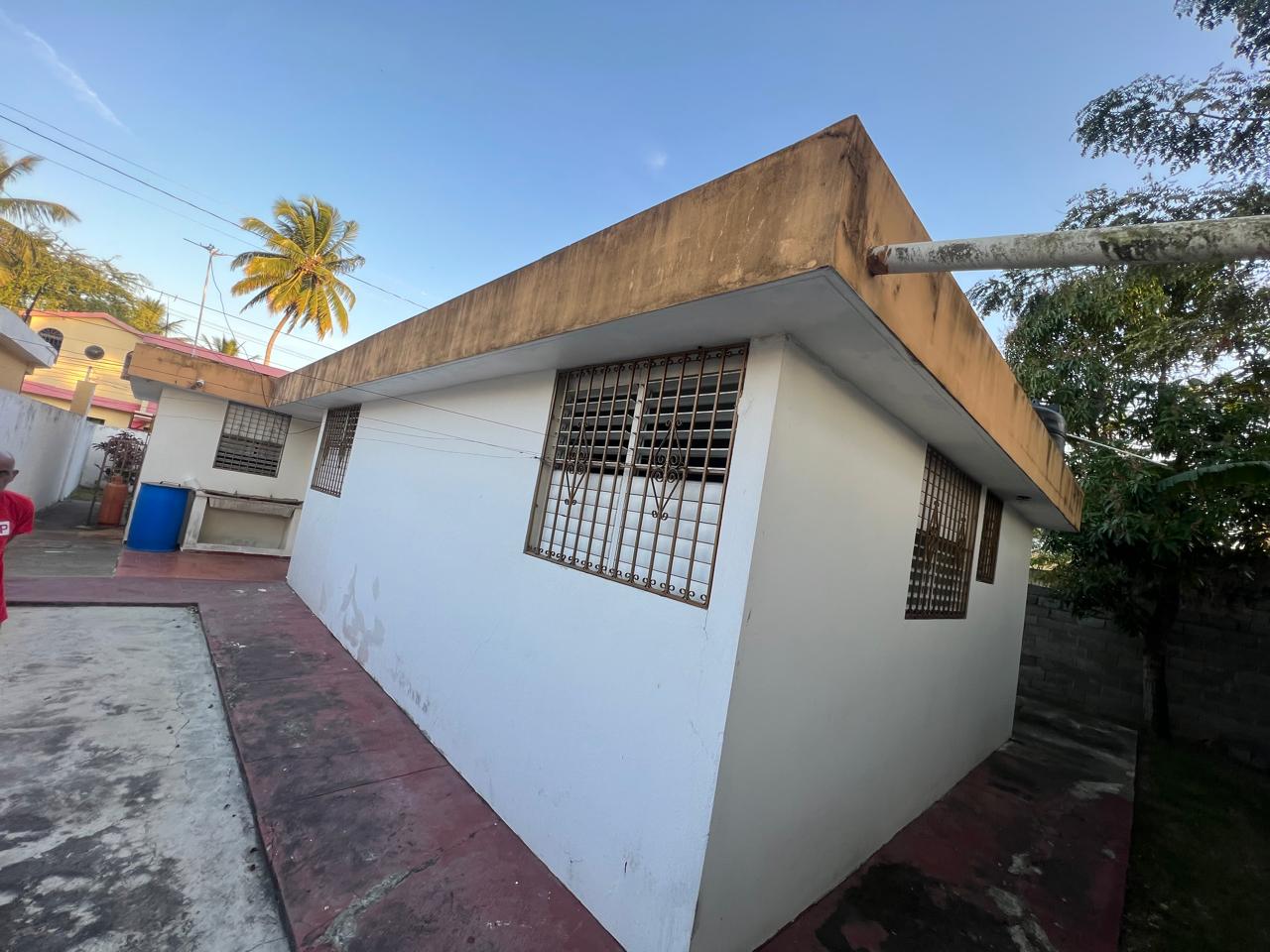 casas - Casa en Boca Chica – Ideal para Vivir o Invertir   2