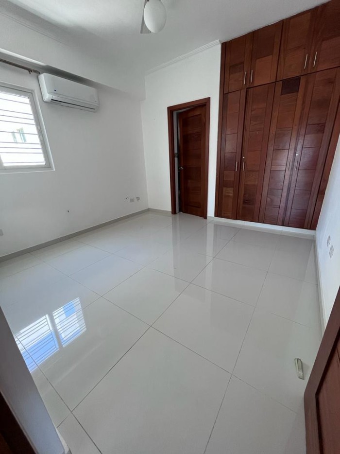 apartamentos - Alquilo en Evaristo Morales a 3 cuadras de acrópolis  center, piso alto  2