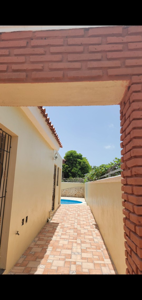 casas vacacionales y villas - Hermosa Villa en Pueblo Bavaro jardin y Piscina Privada 3