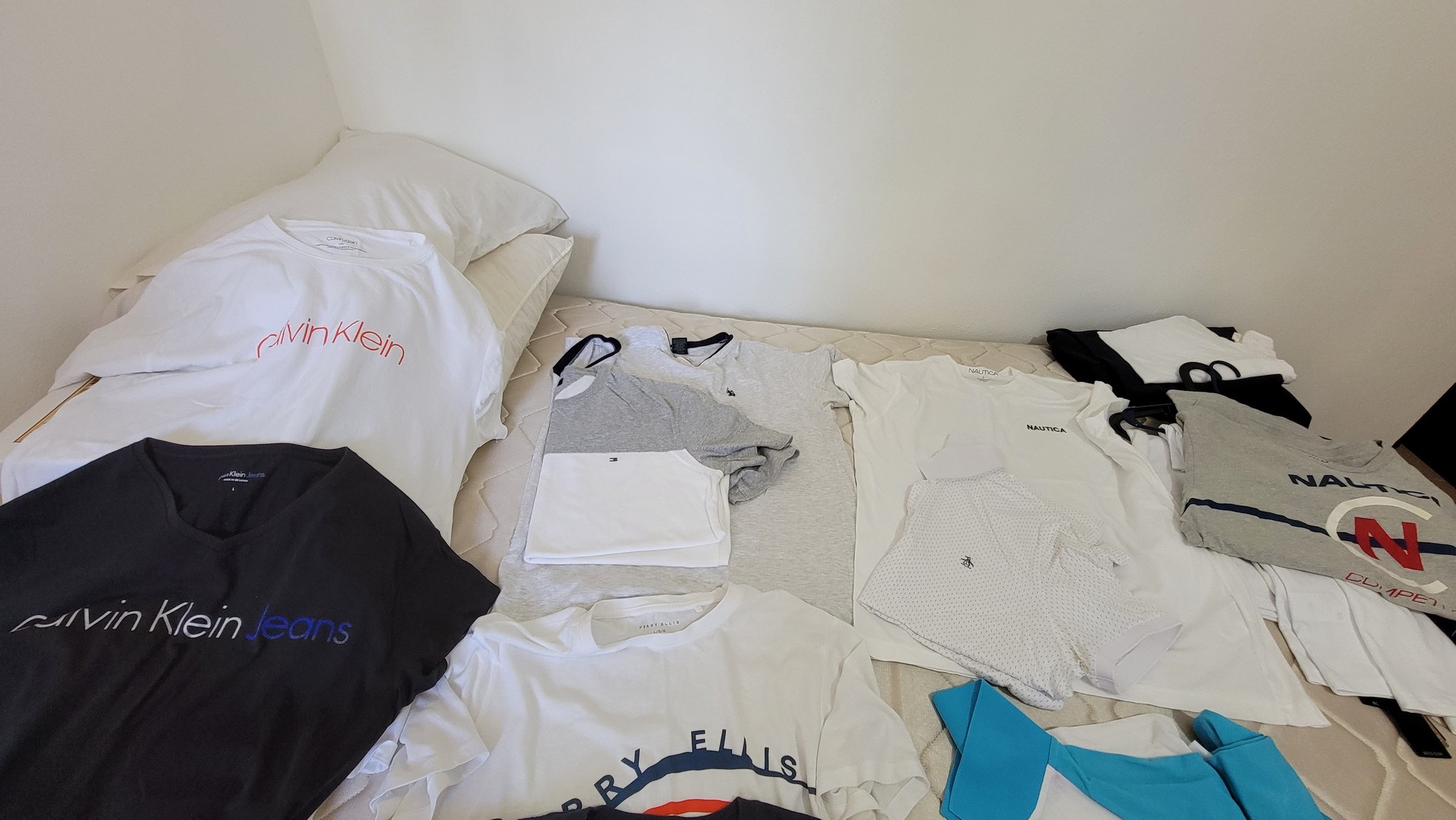 ropa para hombre - **Vendo t shirts Hugo Boss, Armani, size M, L blancos nuevos** 3