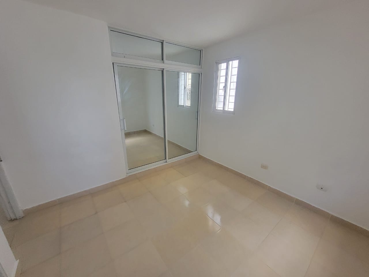 apartamentos - venta de apartamento en  charles de Gaulle Santo Domingo este de 100mts 3er piso 5