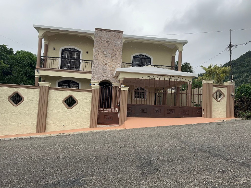 casas - Casa amueblada con buenos espacios y ubicación 