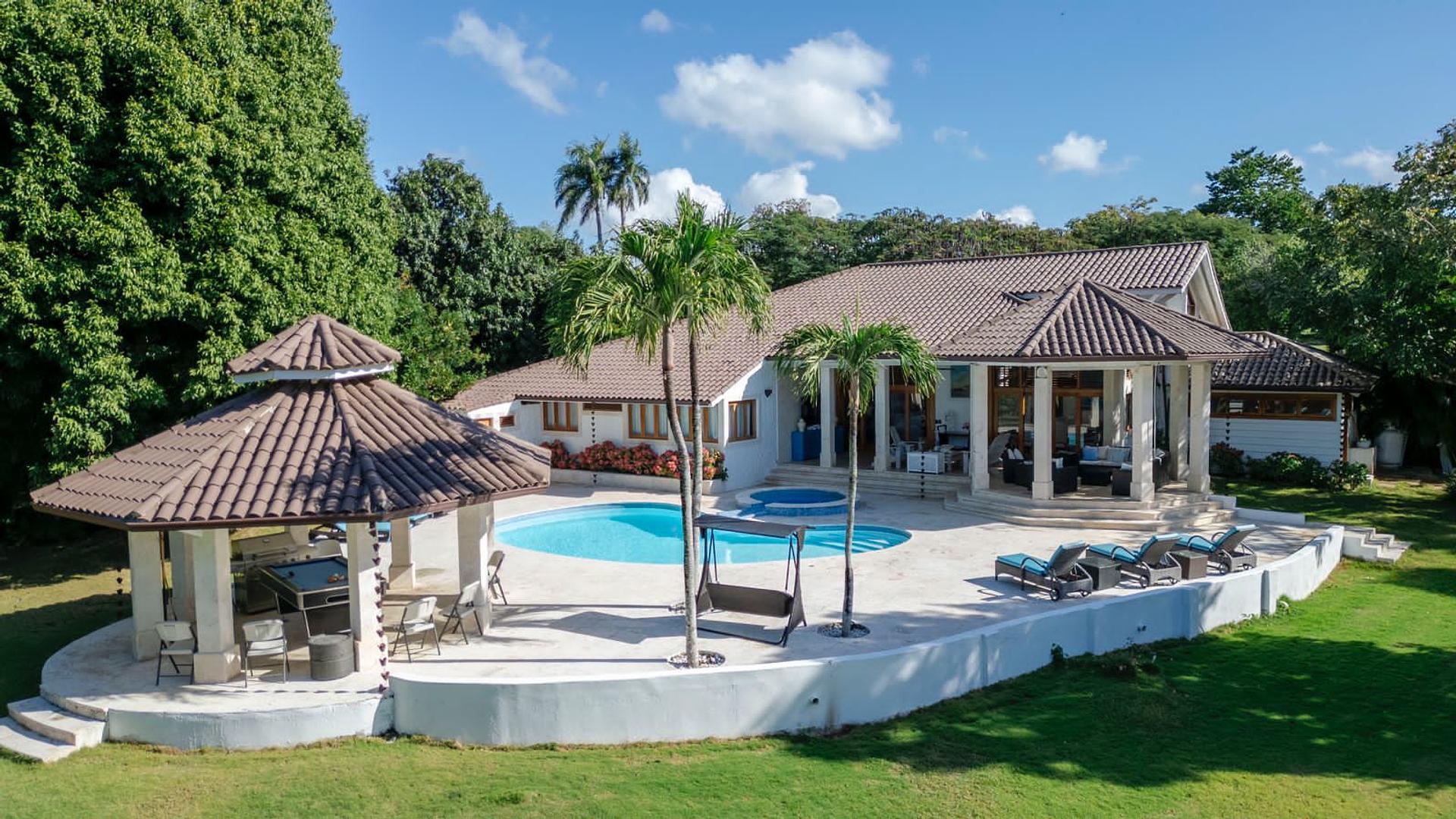 casas vacacionales y villas - Excelente Villa, Finamente Amueblada en Casa De Campo  8