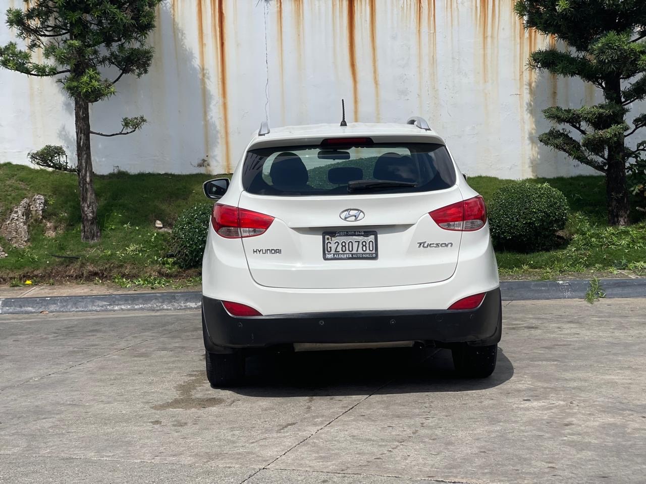 jeepetas y camionetas - HYUNDAI TUCSON 2012 EN EXCELENTES CONDICIONES NUEVA HALOGENOS ESTRIBOS RACK  4