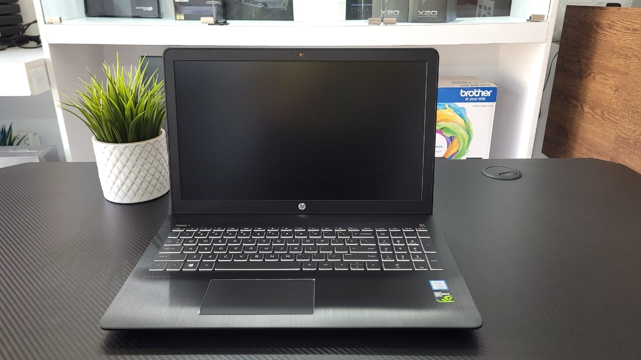 computadoras y laptops - Laptop Hp Pavilion 15t , Core i5 7500H , 8GB RAM + 1TB HDD 1