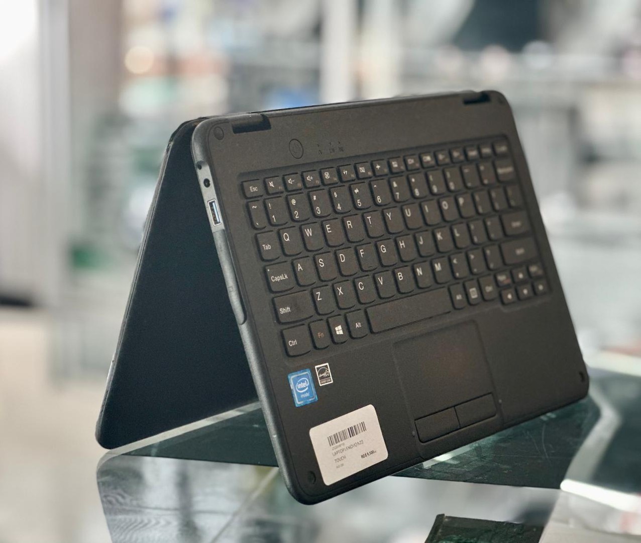 computadoras y laptops - Laptop LENOVO n23 2 en  1 Celeron 4GB ram 128 gb SSD 3