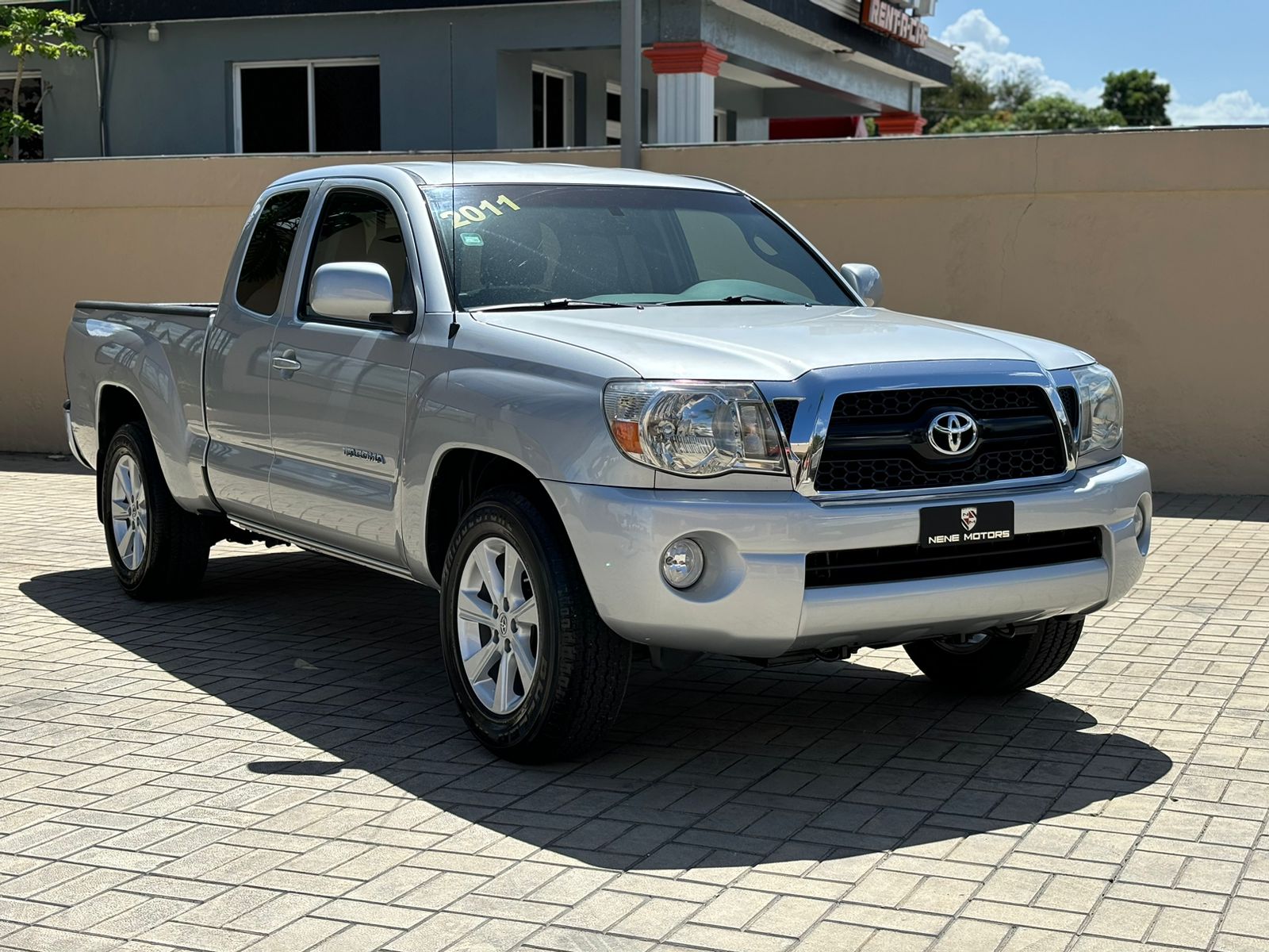 jeepetas y camionetas - Toyota Tacoma de 4 cilindros año 2011. 1