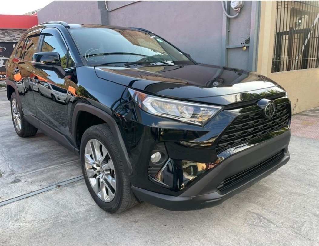 jeepetas y camionetas - 2021 Toyota Rav4 XLE 40 Mil Millas 