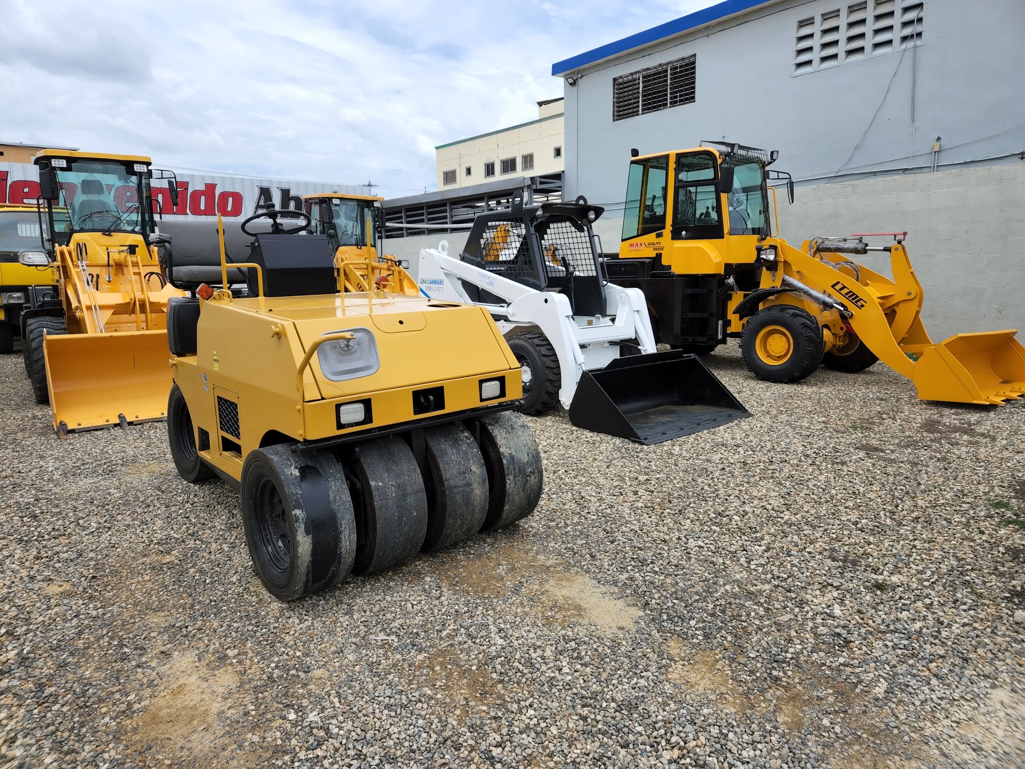 otros vehiculos - Montacarga, pala, motosoldadora, bobcat, minicargador, brazo hidraulico, rodillo 4