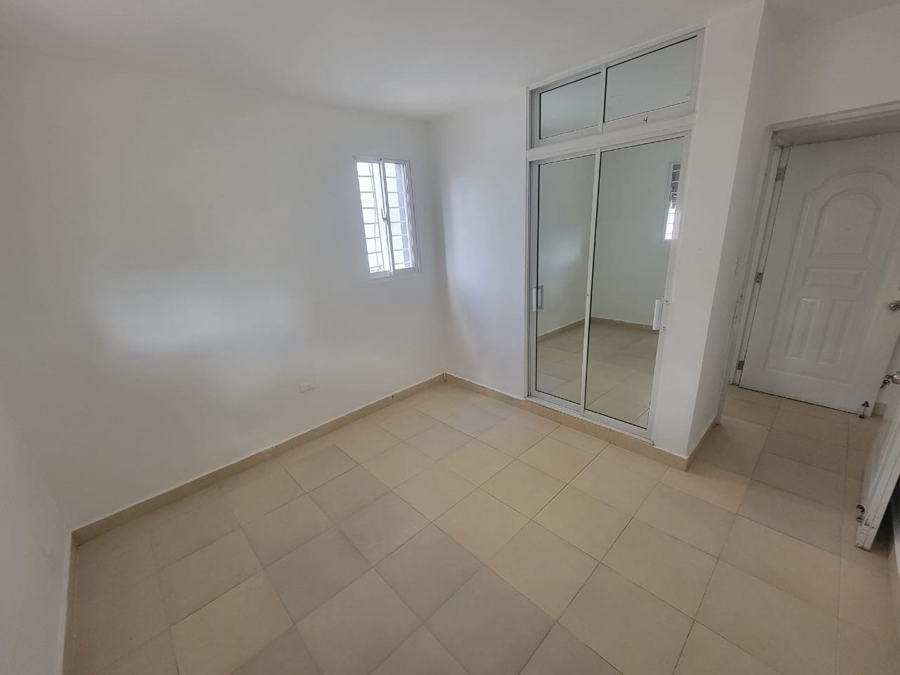 apartamentos - venta de apartamento en  charles de Gaulle Santo Domingo este de 100mts 3er piso 6