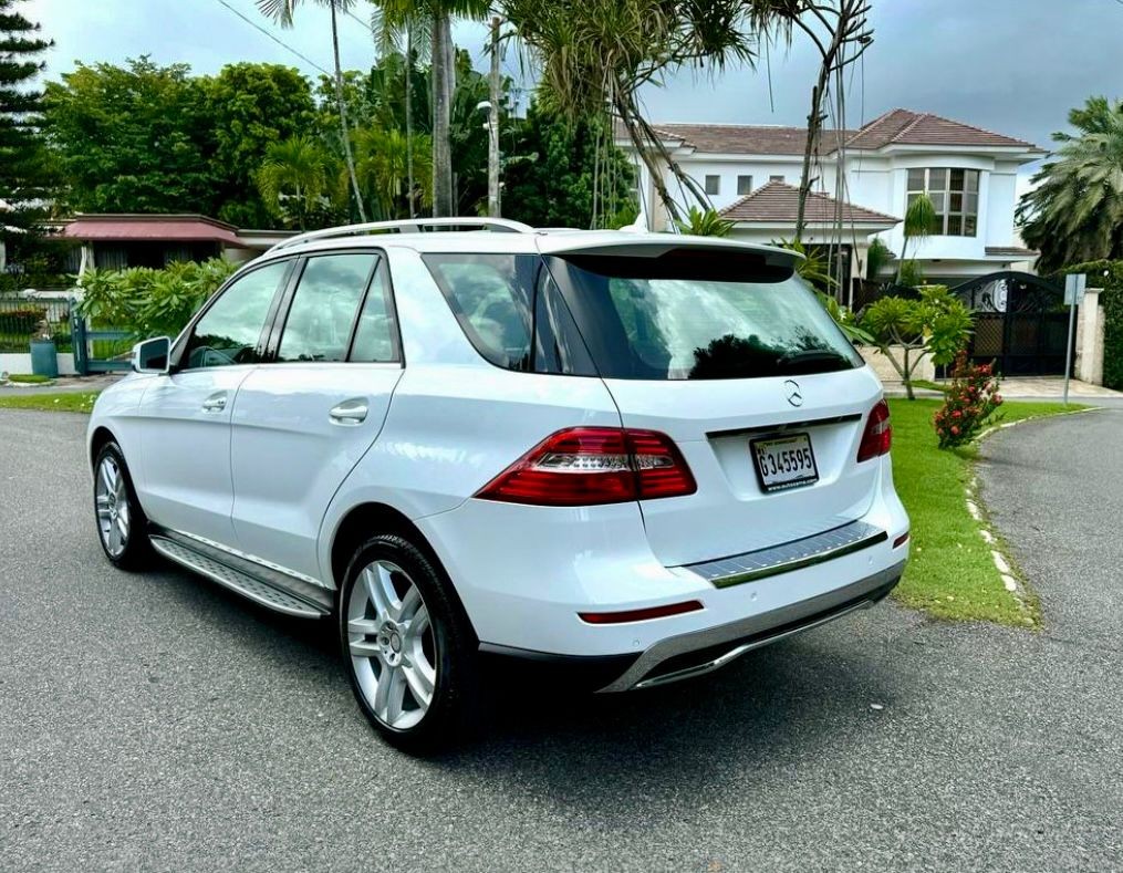 jeepetas y camionetas - Mercedes Benz ML300 2015 impecable  2