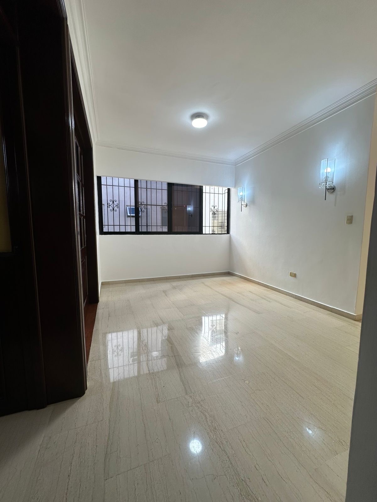 apartamentos - venta de apartamento en la Evaristo morales de 145mts Distrito nacional  3