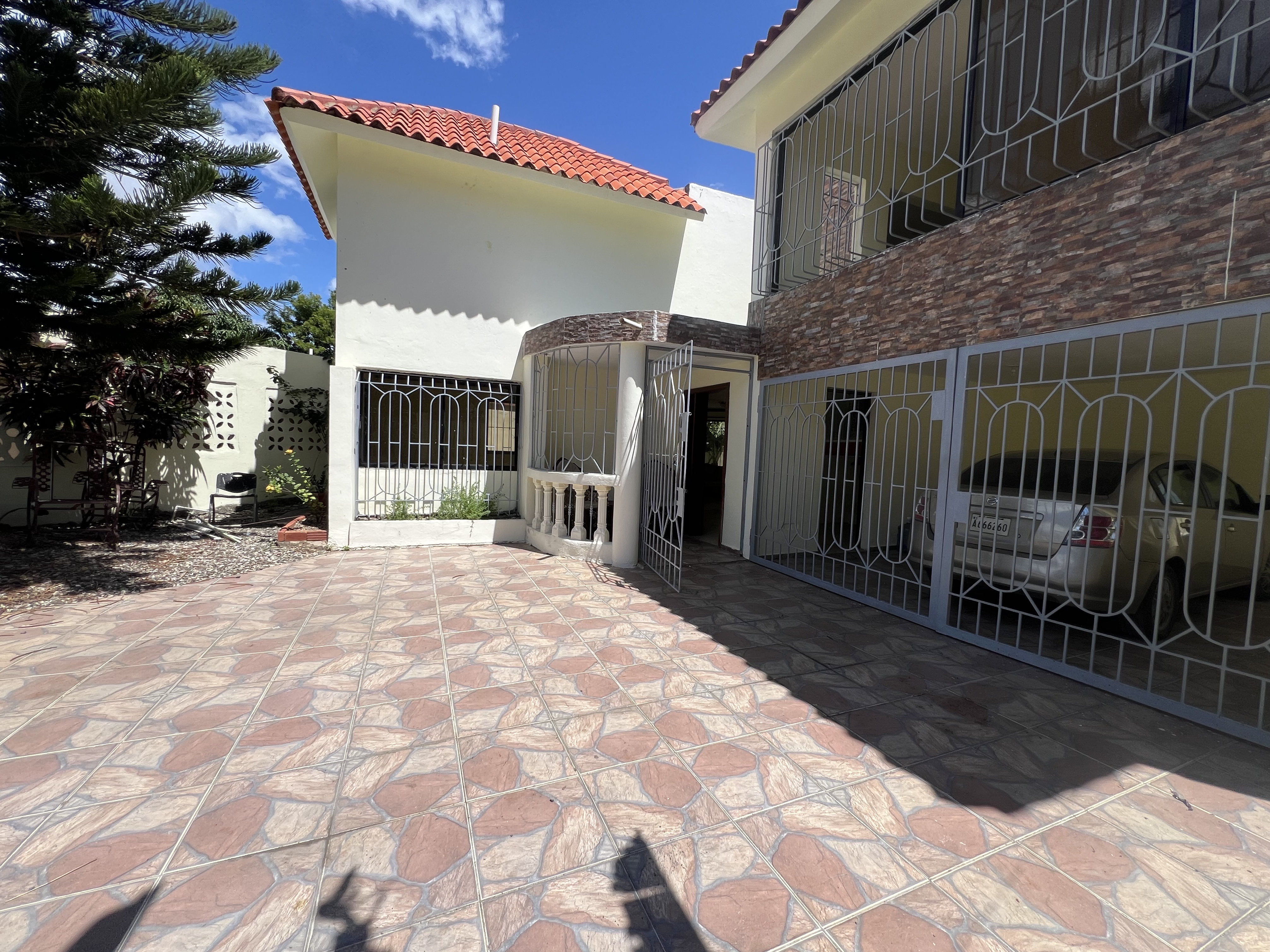 casas - venta de casa en la autopista de san isidro con 332mts Santo Domingo este  1