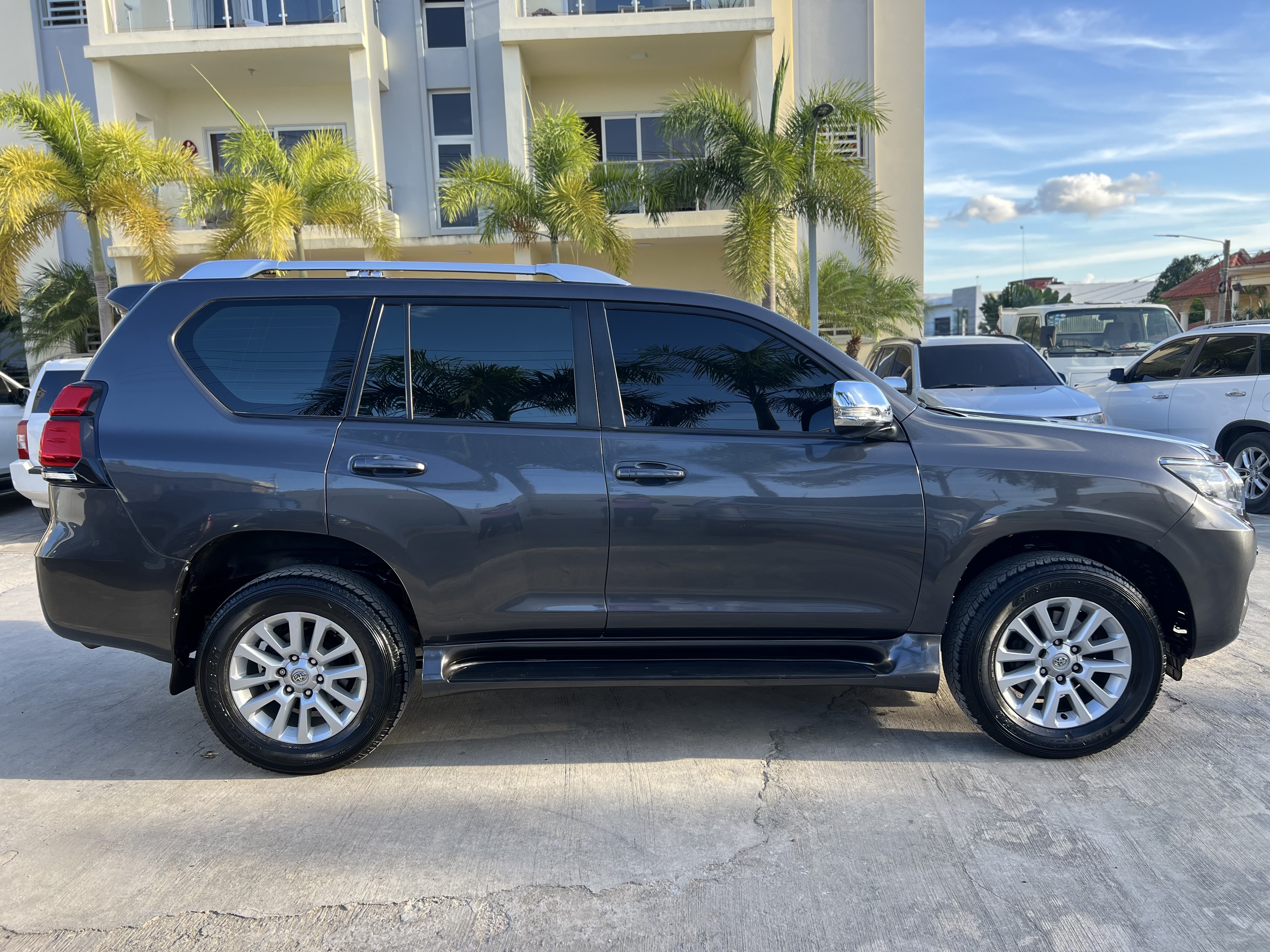 jeepetas y camionetas - Toyota Prado  1