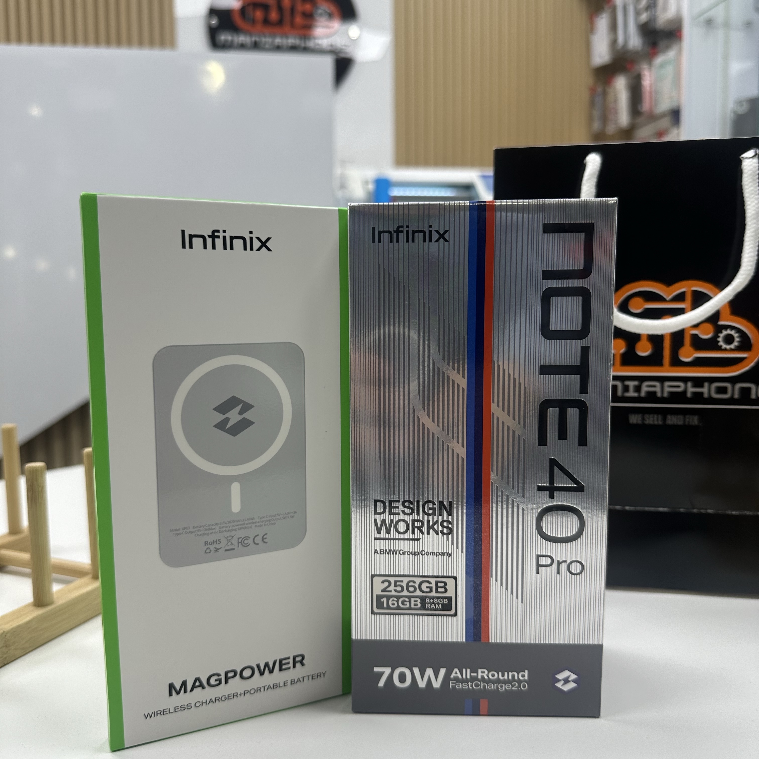 celulares y tabletas - Infinix Note 40 PRO BMW 256GB RAM 16GB Más Power Bank INFINIX