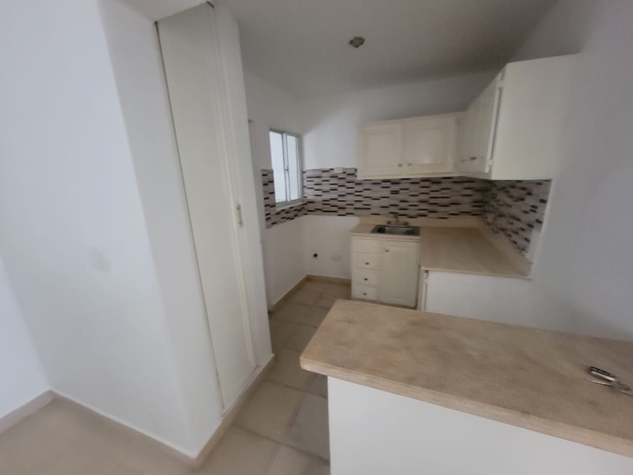 apartamentos - venta de apartamento en  charles de Gaulle Santo Domingo este de 100mts 3er piso 7