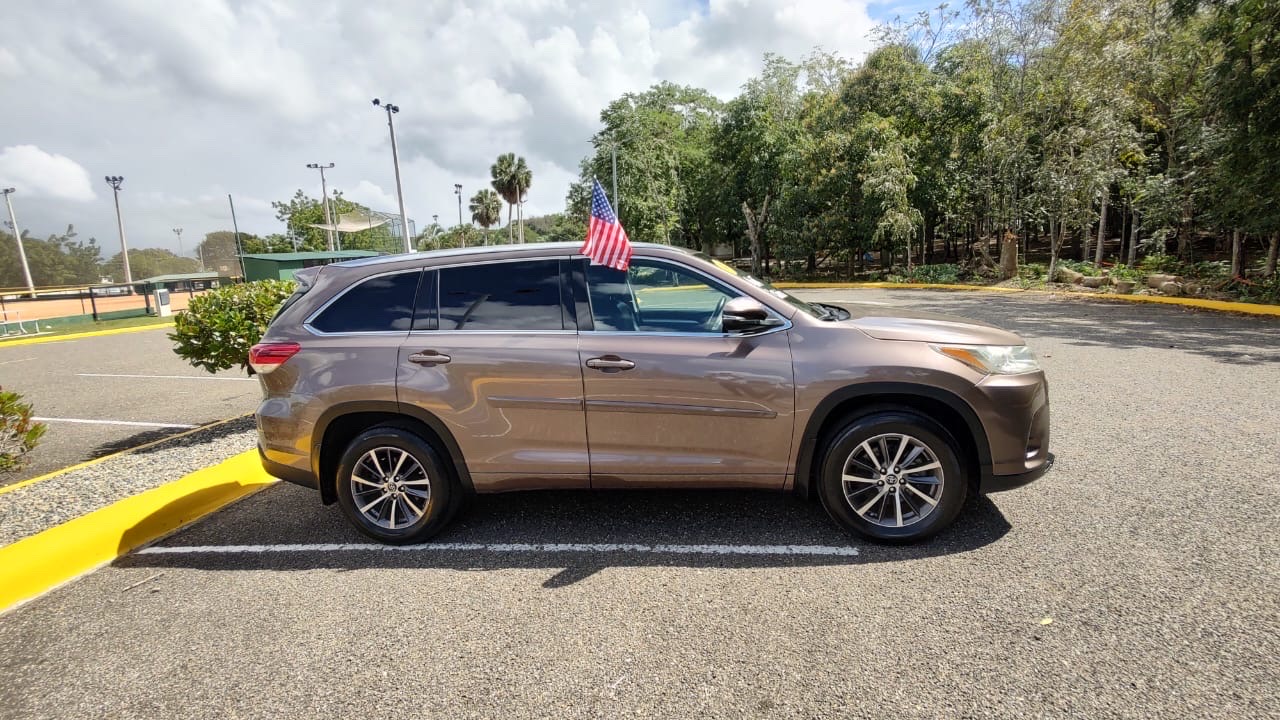 jeepetas y camionetas - Toyota Highlander 2018 XLE recién llegada  4