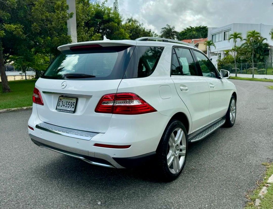 jeepetas y camionetas - Mercedes Benz ML300 2015 impecable  3