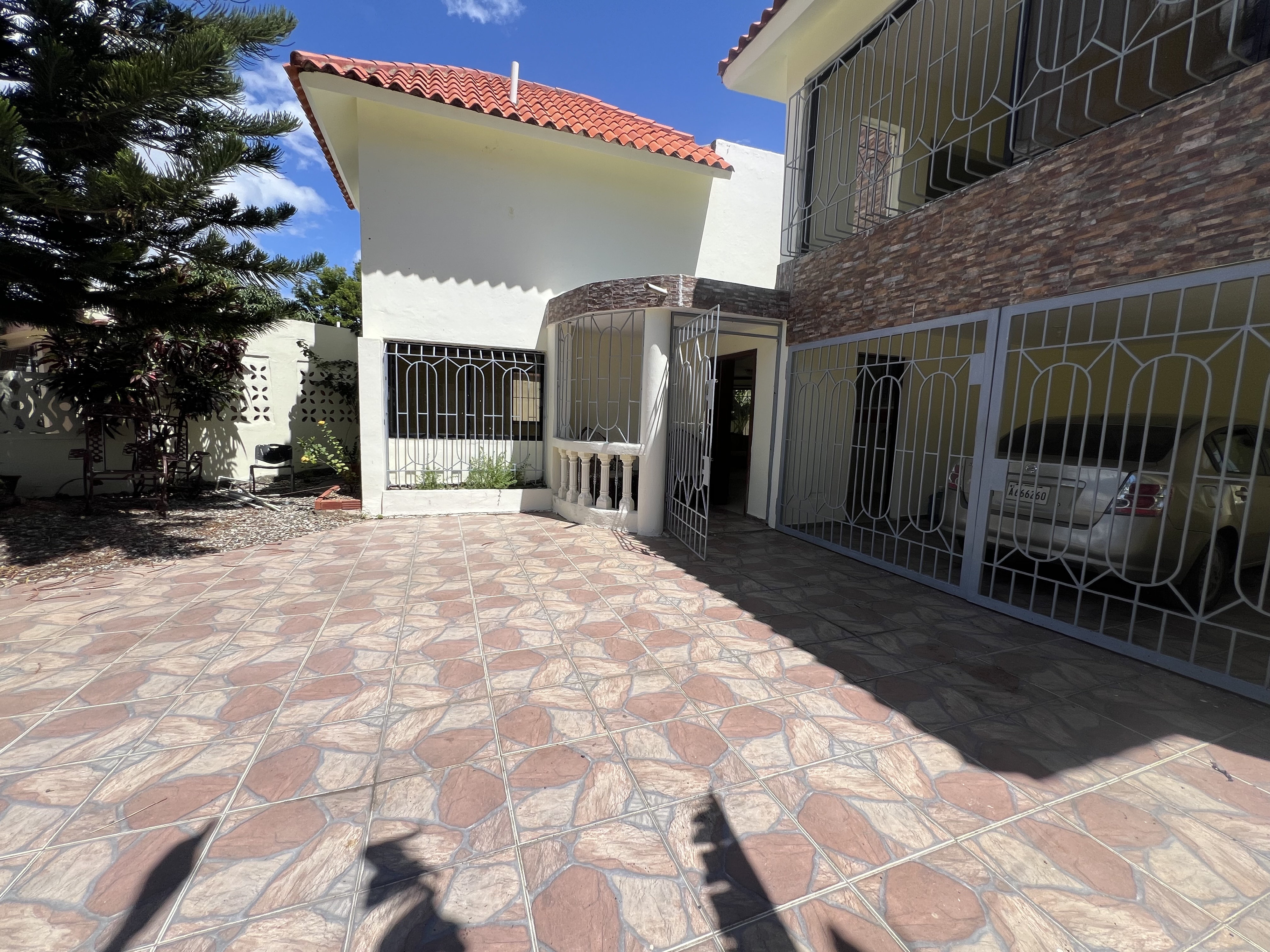 casas - venta de casa en la autopista de san isidro con 332mts Santo Domingo este  2