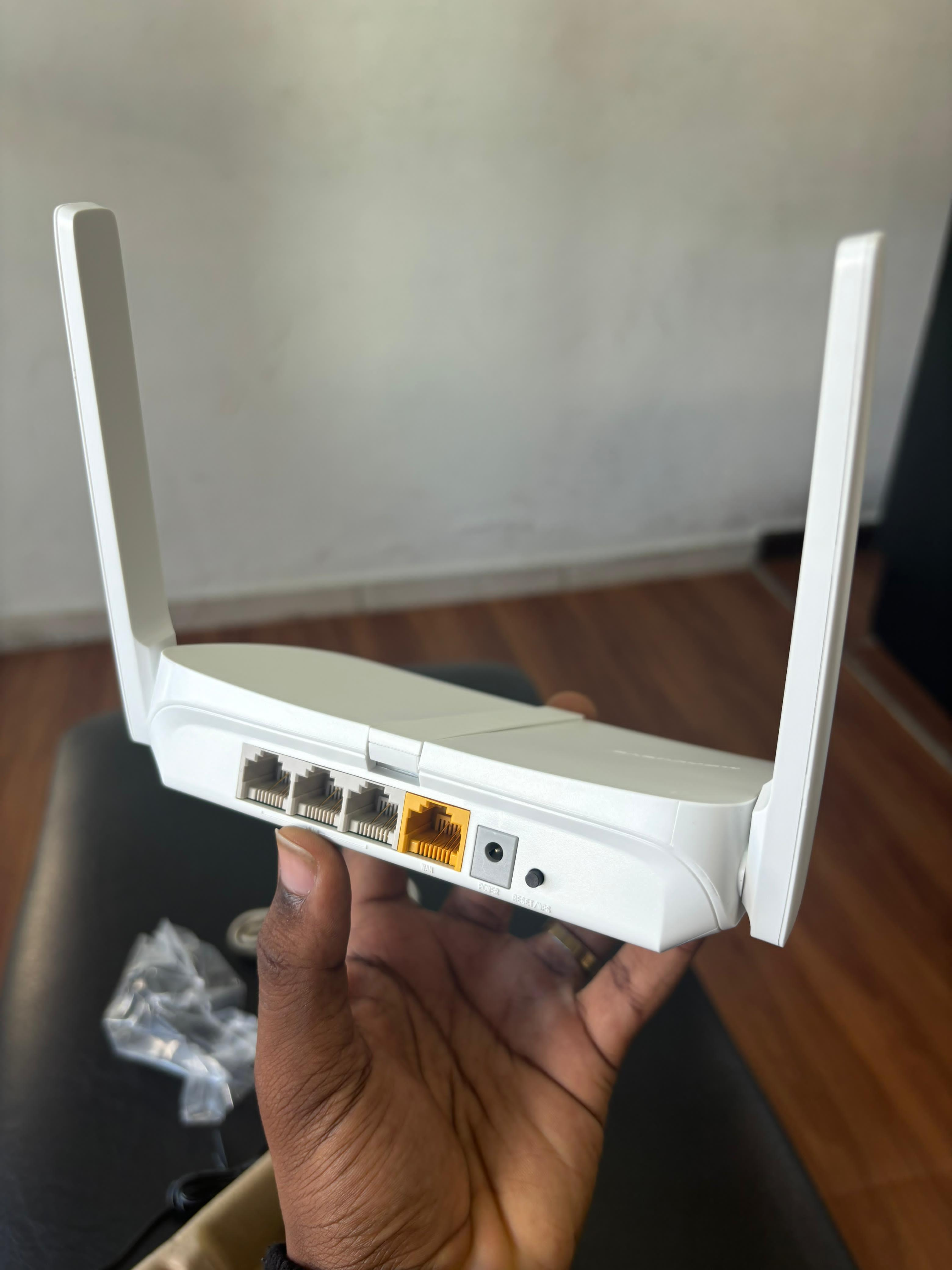 otros electronicos - Router repetidor de internet wifi mercusys mw306r  0