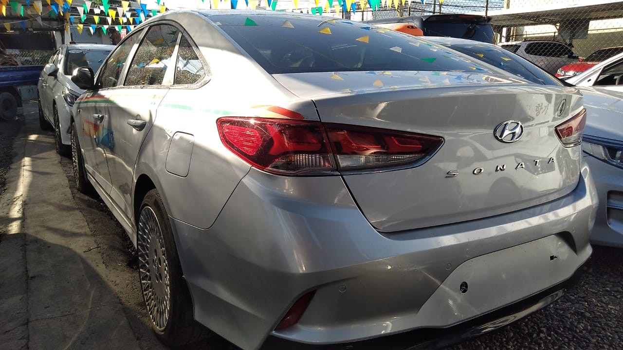 carros - HYUNDAI SONATA NEW RISE 2020 GRIS 4