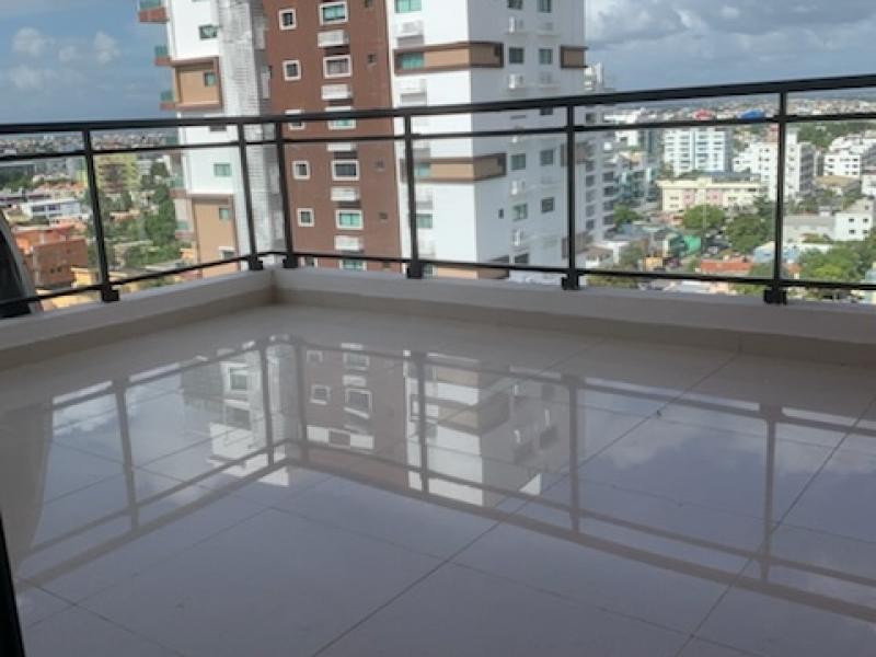 apartamentos - SE VENDE APARTAMENTO PISO 12 CON VISTA AL MAR EN SANTO DOMINGO ESTE  8