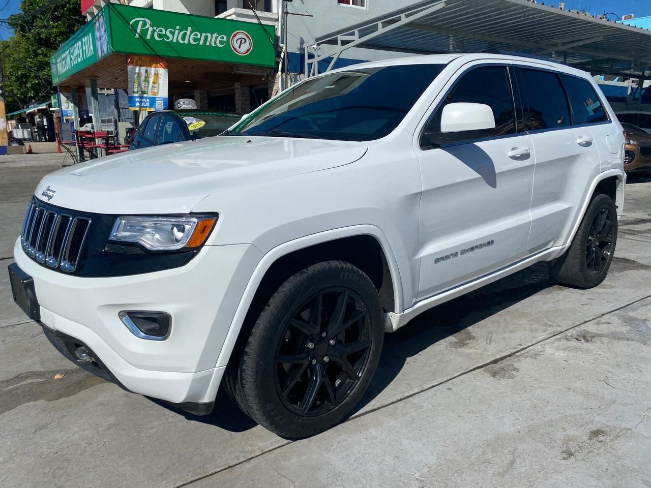 jeepetas y camionetas -  Jeep Grand Cherokee Laredo 4x4 2016