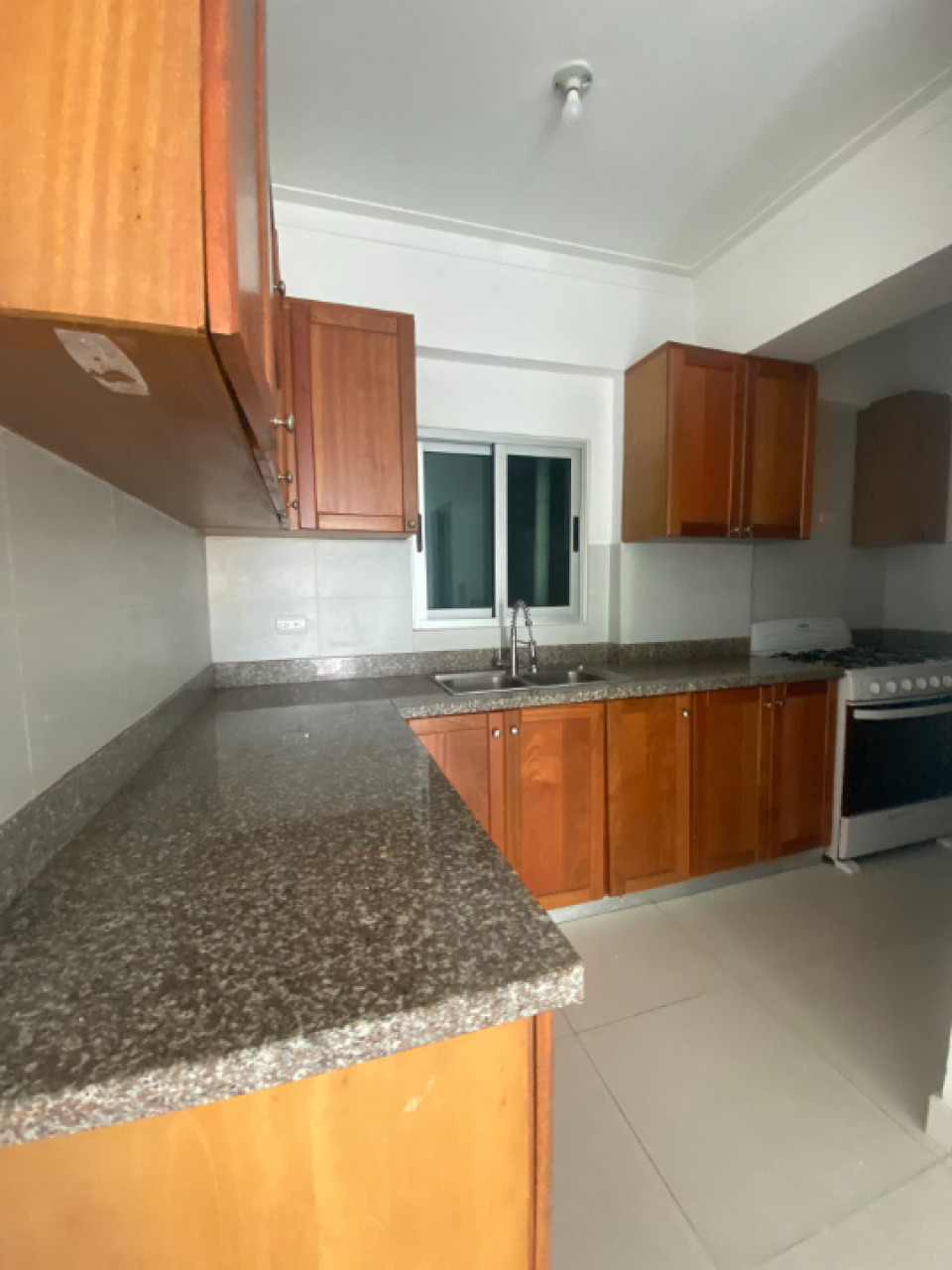 apartamentos - Apto en Alquiler Línea Blanca en EVARISTO MORALES 1