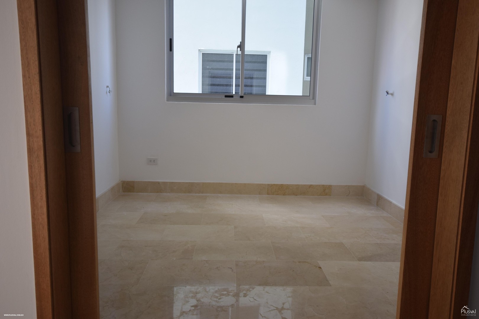 apartamentos - Apartamento en venta Piantini, 6to piso
En buena zona de Piantini, 137mts2 de co 9