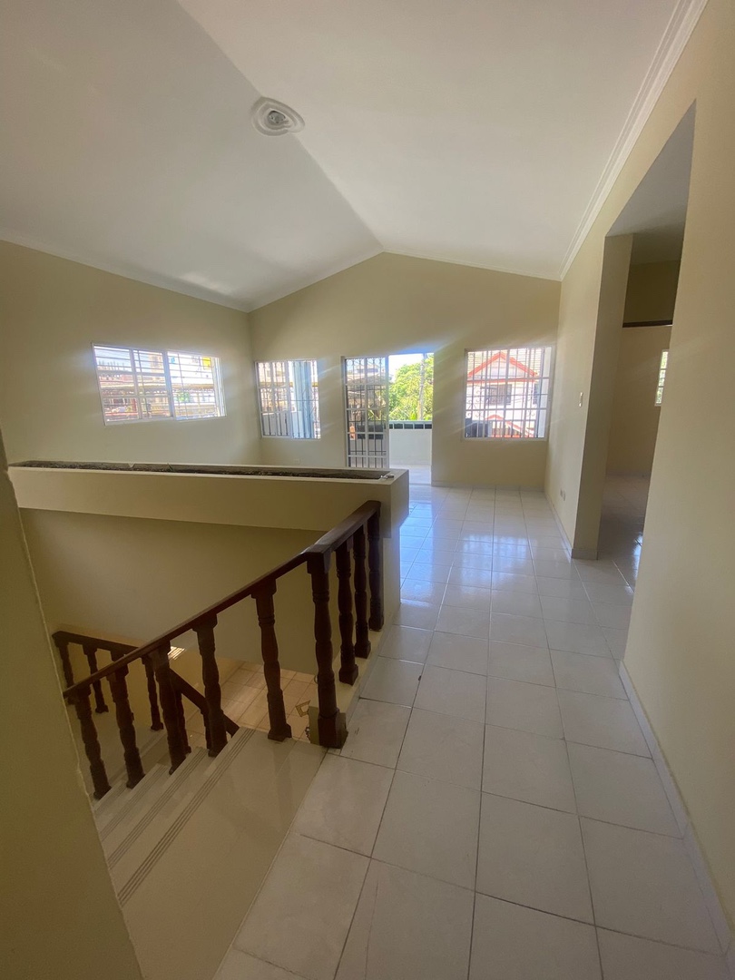 apartamentos - Casa en Venta en Santo Domingo Este 0