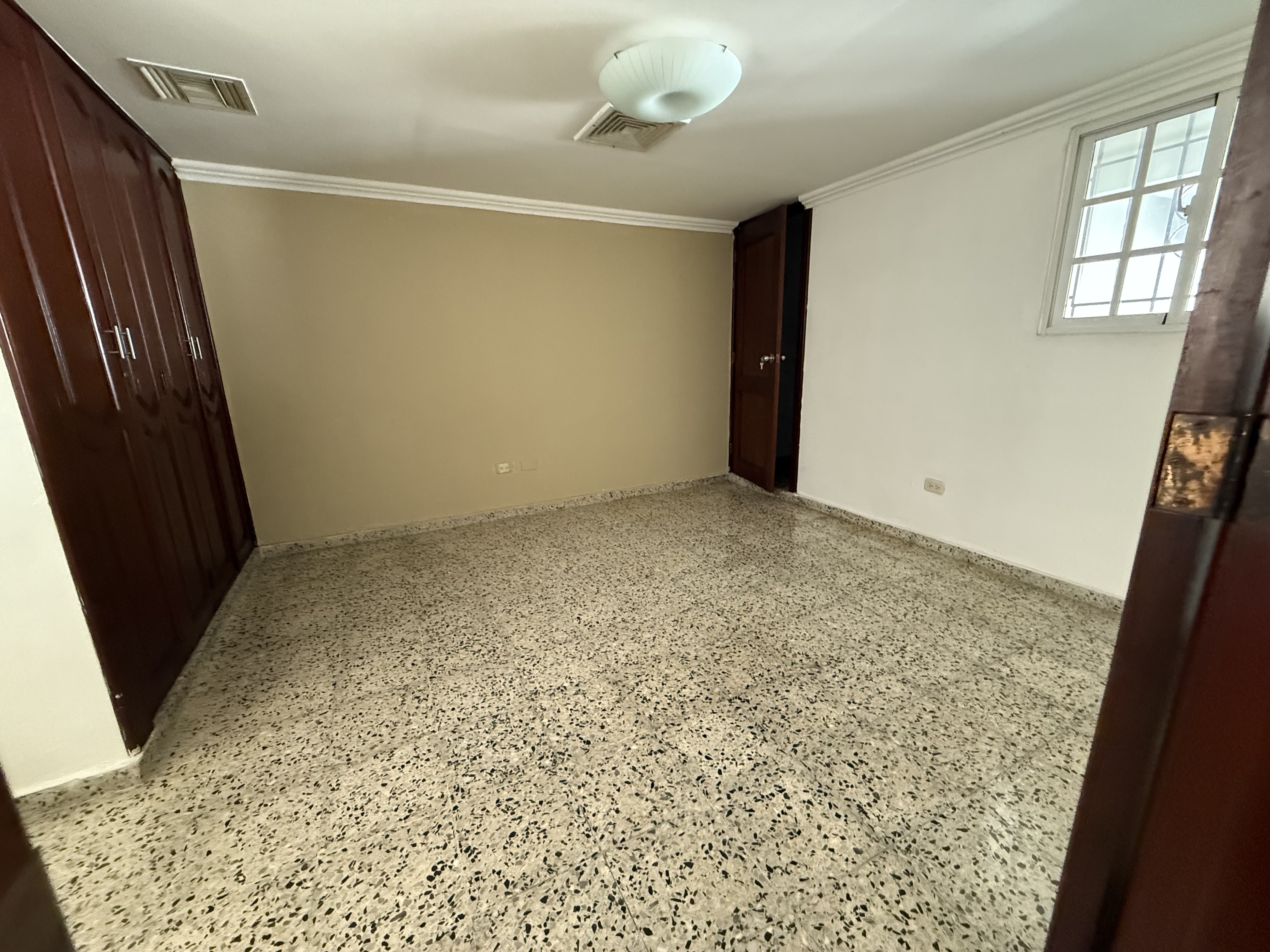 apartamentos - Alquiló naco primer nivel 32 mil pesos una hab 1.5 8