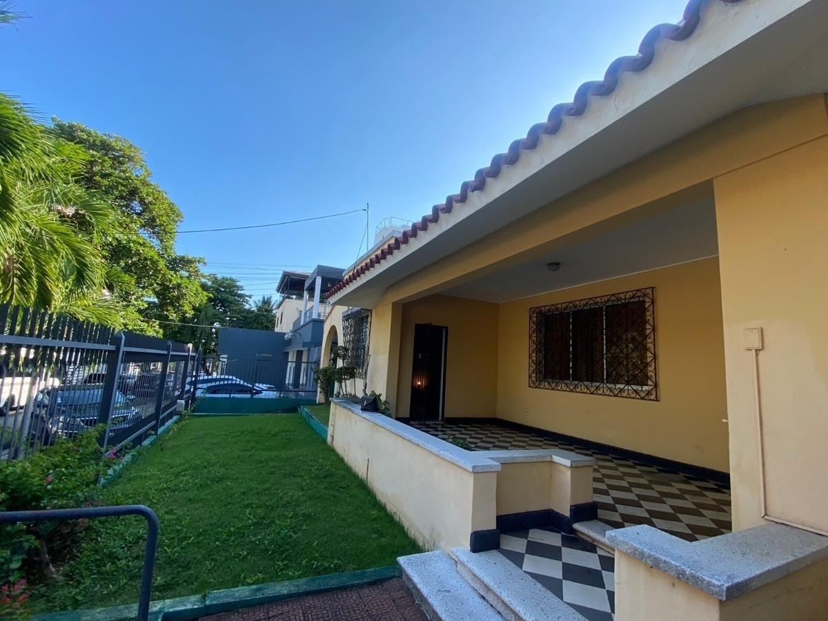 casas - Casa en Venta en Gazcue ideal para Oficinas