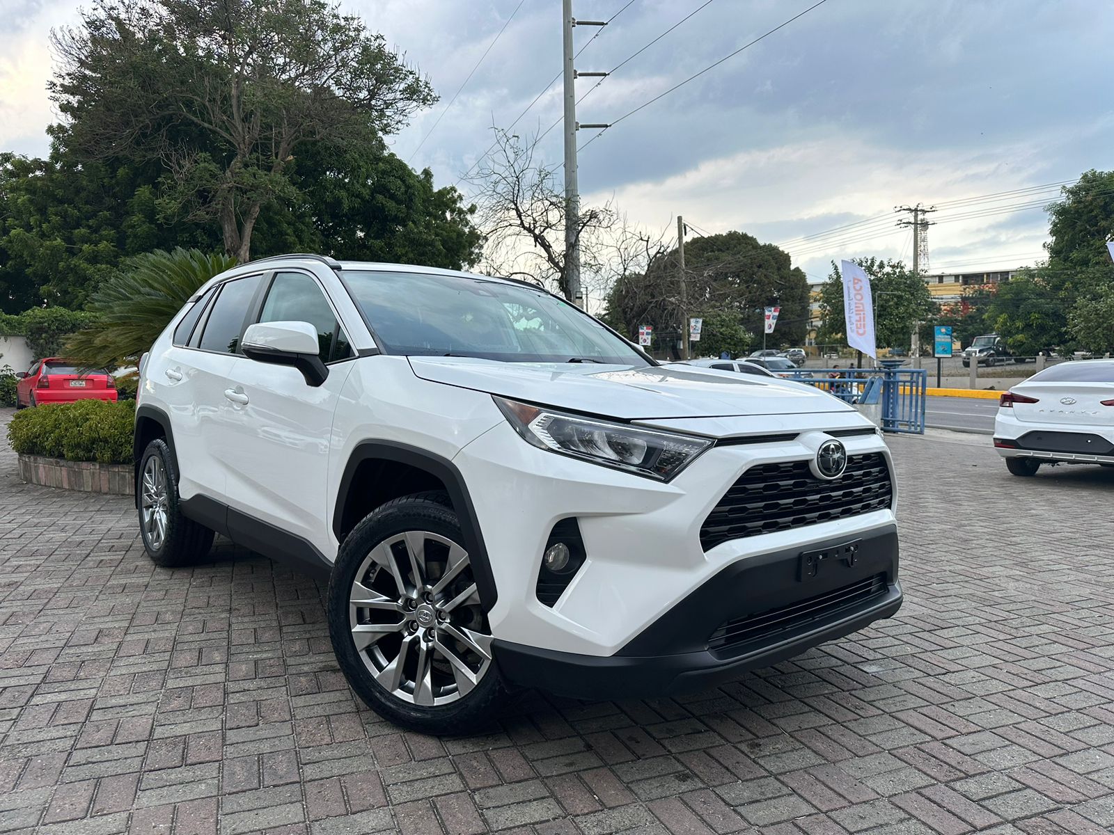 jeepetas y camionetas - Toyota rav4 2019 exl clean  0