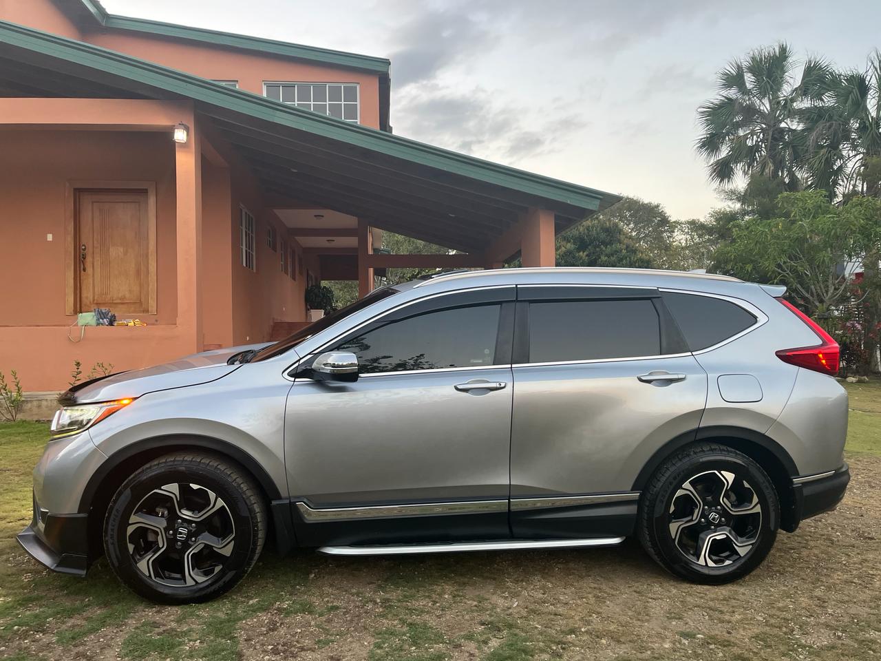 jeepetas y camionetas - Honda crv touring clean 2018 1